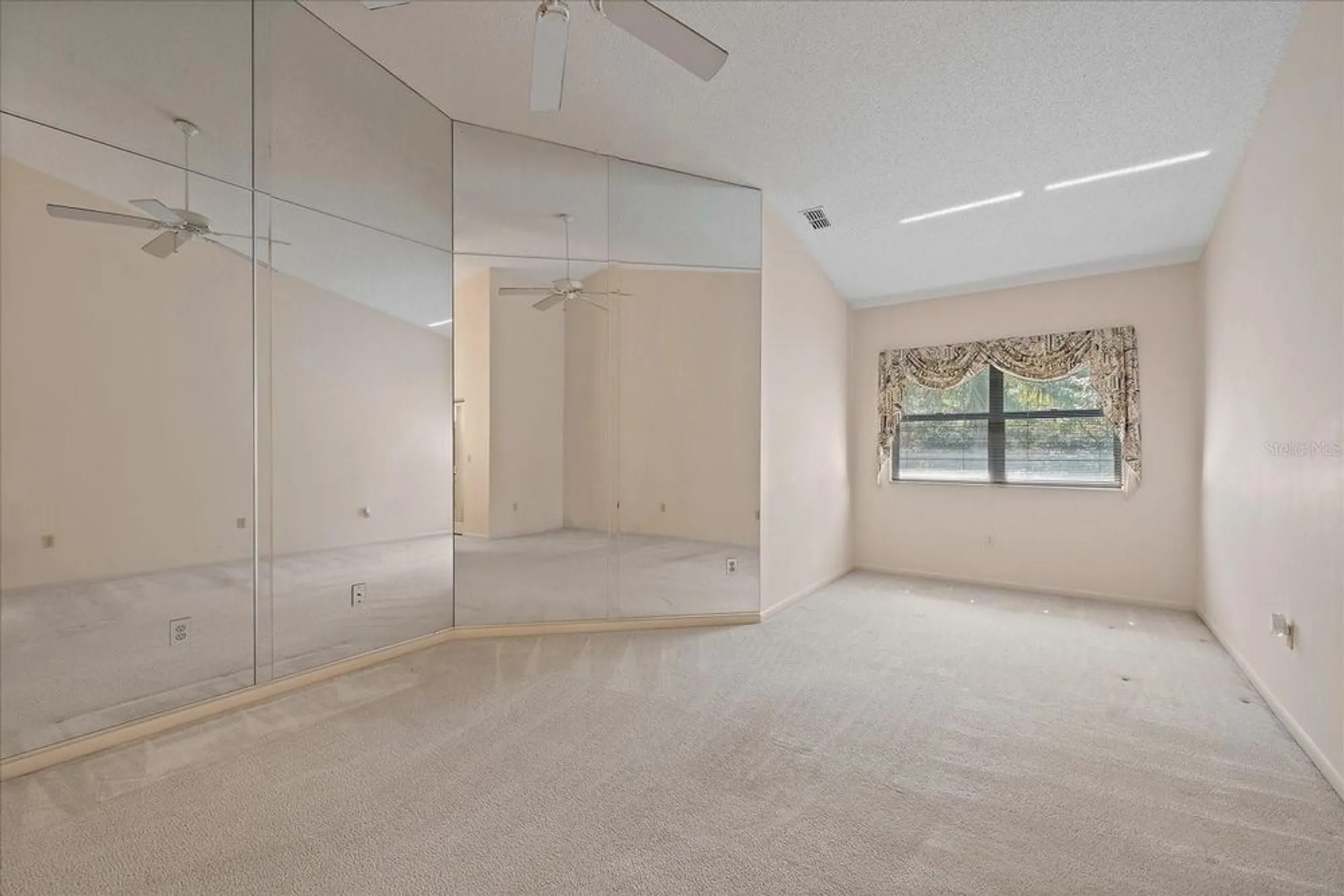 Property Slideshow image 22 of 54 | 1654 starling dr 201, Sarasota, FL, 34231