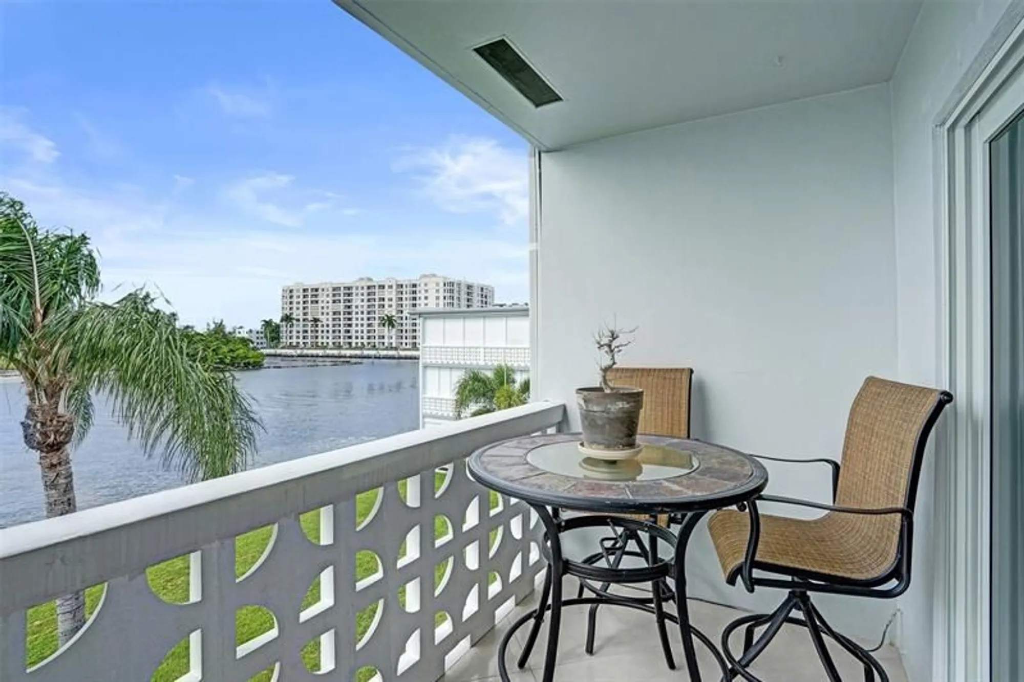 Property Slideshow image 32 of 49 | 1001 n riverside dr 304, Pompano Beach, FL, 33062