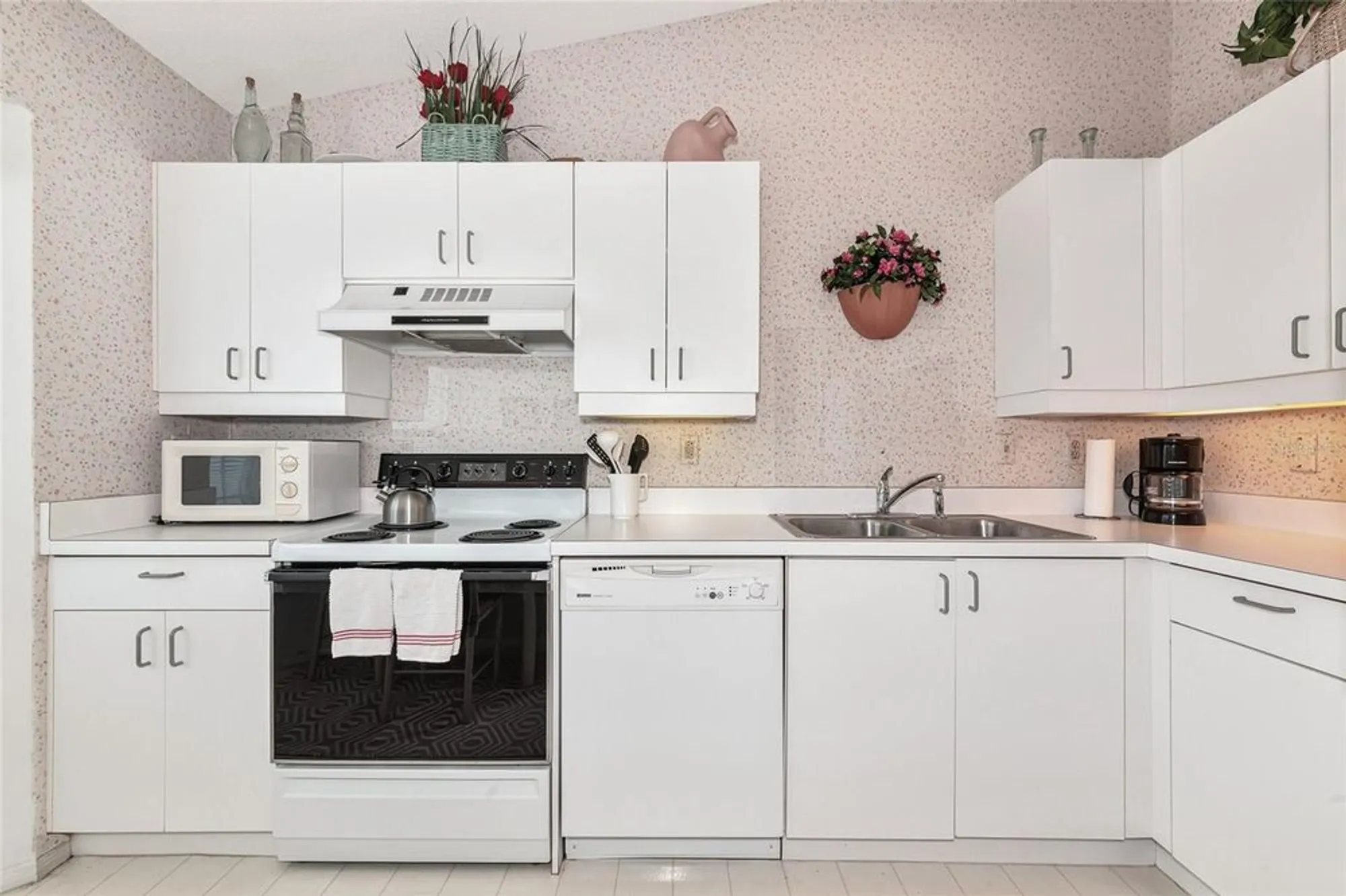 Property Slideshow image 7 of 62 | 1316 perico point cir, Bradenton, FL, 34209