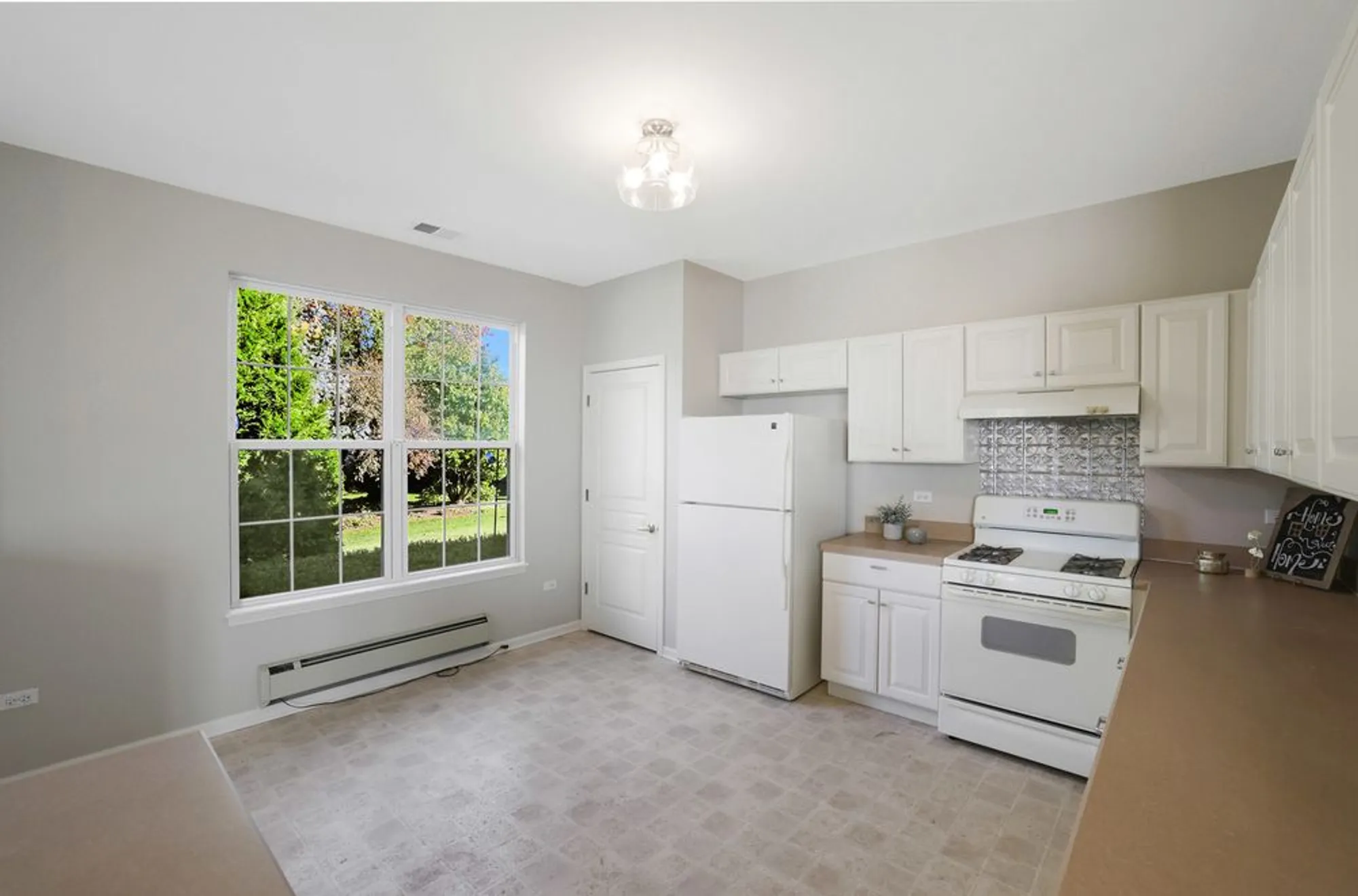 Property Slideshow image 10 of 30 | 13728 chestnut ln, Huntley, IL, 60142