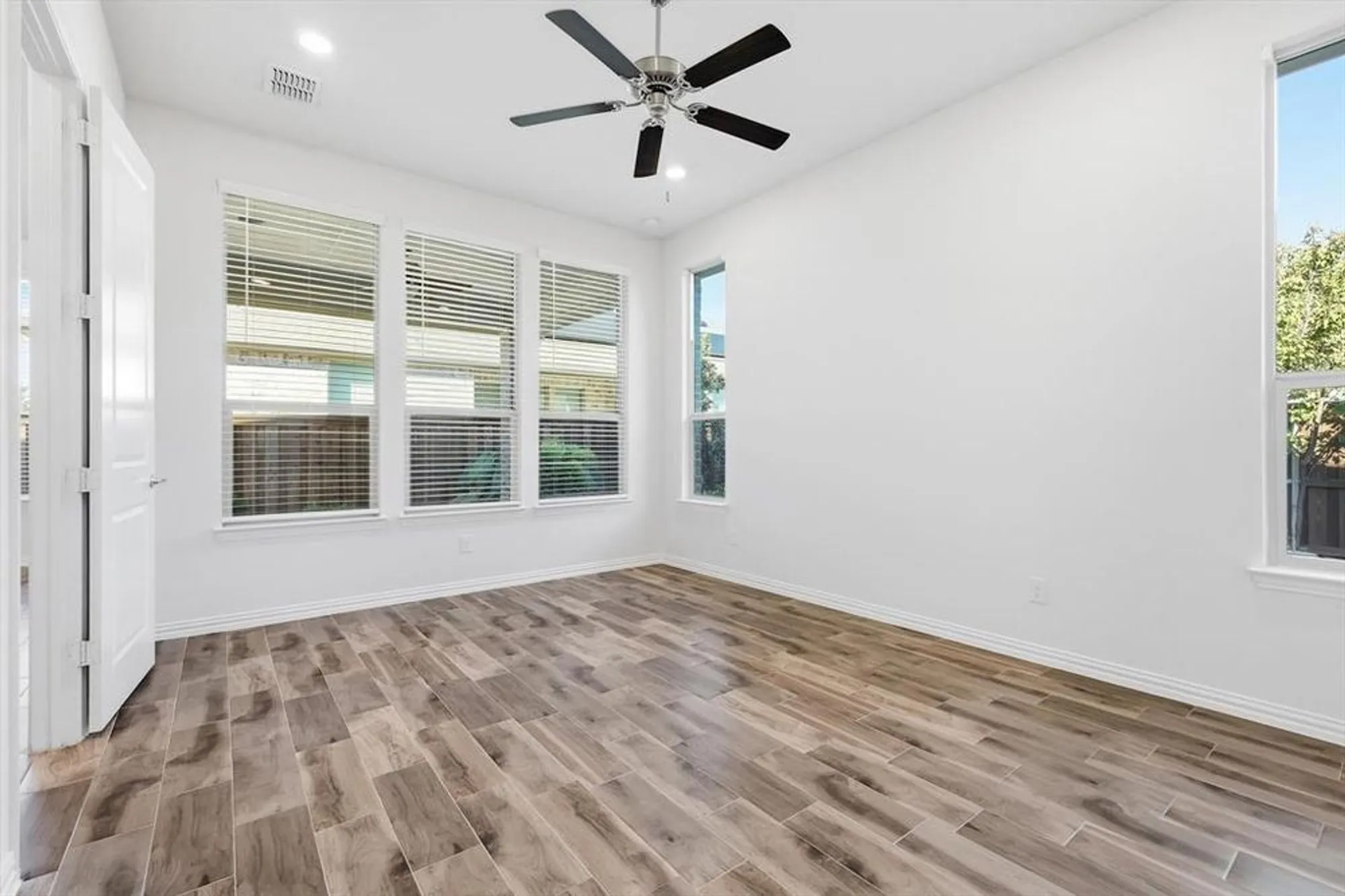 Property Slideshow image 20 of 40 | 4826 forest crest pkwy, Arlington, TX, 76005