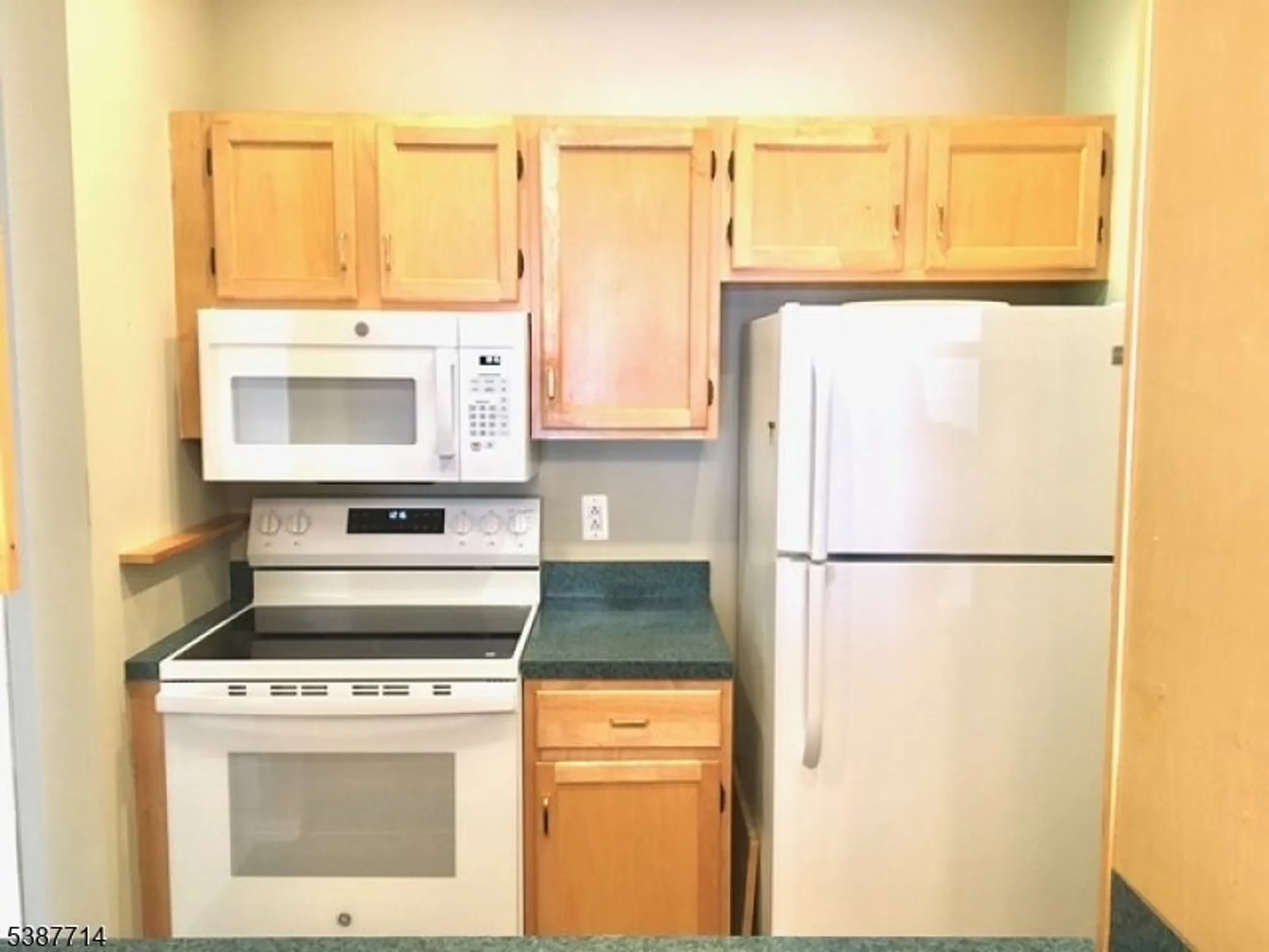 Property Slideshow image 2 of 12 | 4 richmond rd apt 112 112, West Milford, NJ, 07480