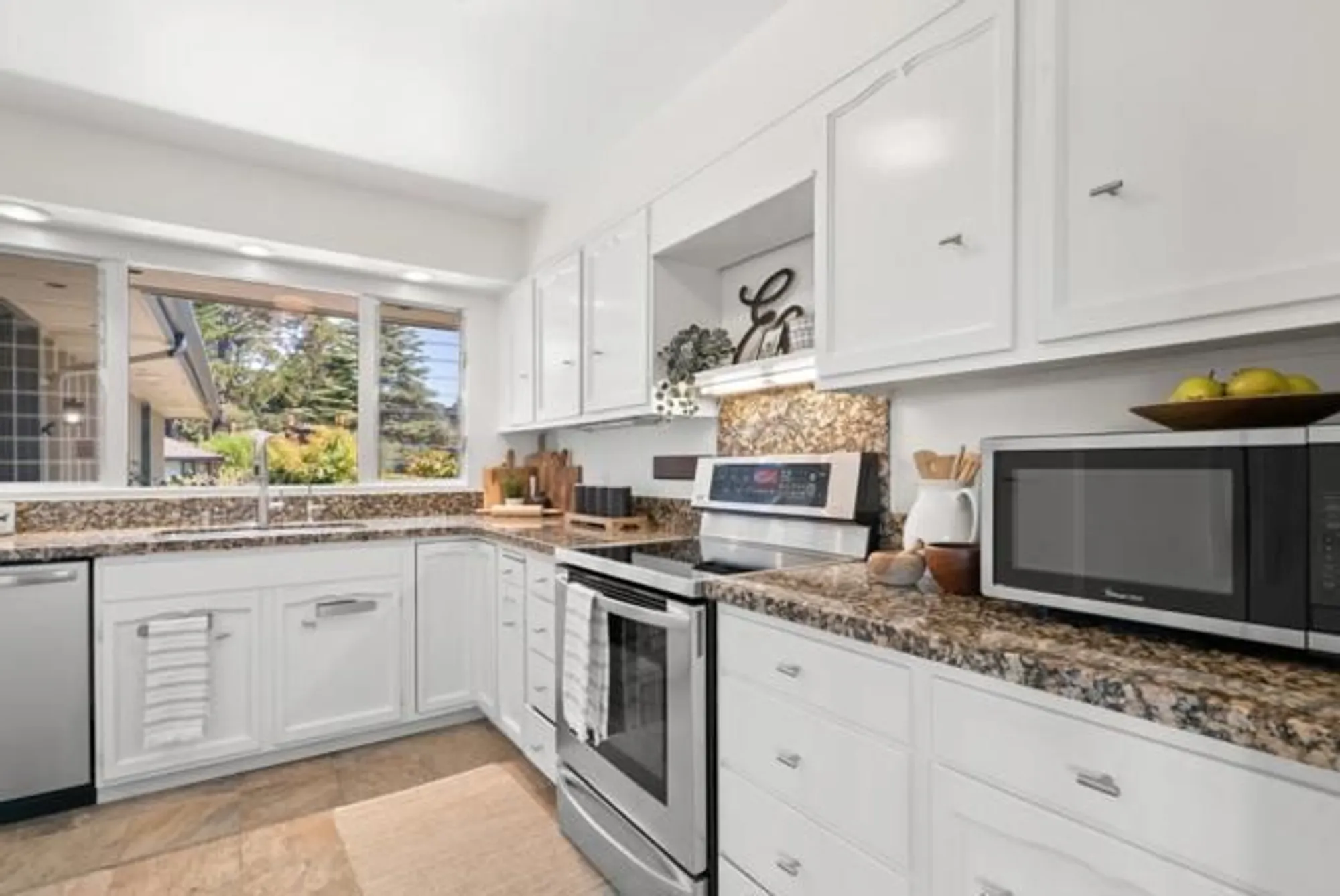 Property Slideshow image 13 of 44 | 115 del mesa carmel, Carmel, CA, 93923