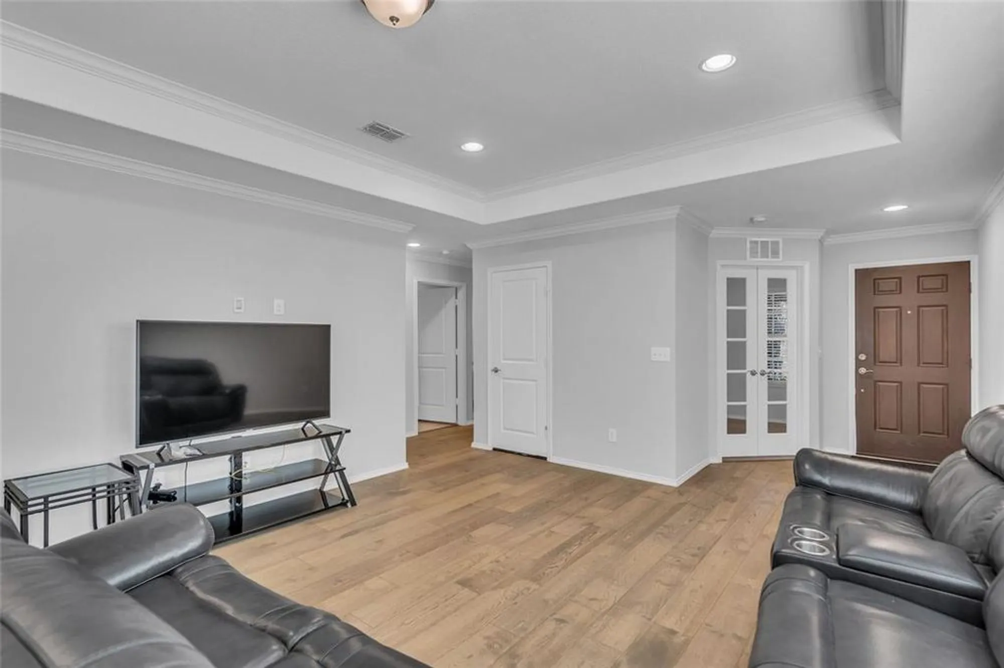 Property Slideshow image 8 of 31 | 8845 twin pines ln, Frisco, TX, 75036