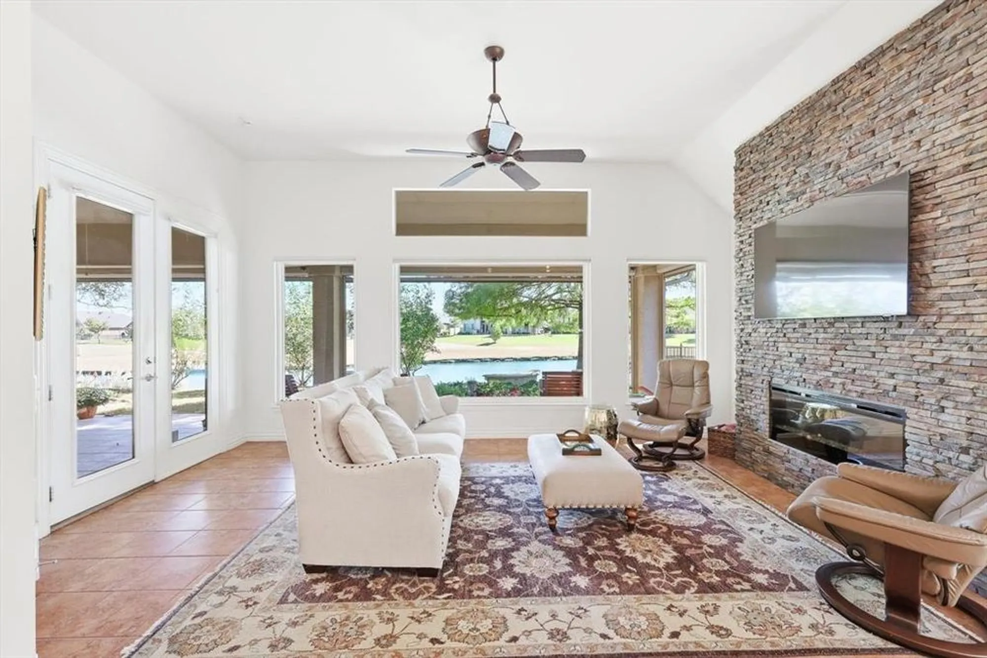 Property Slideshow image 9 of 39 | 9501 grandview dr, Denton, TX, 76207