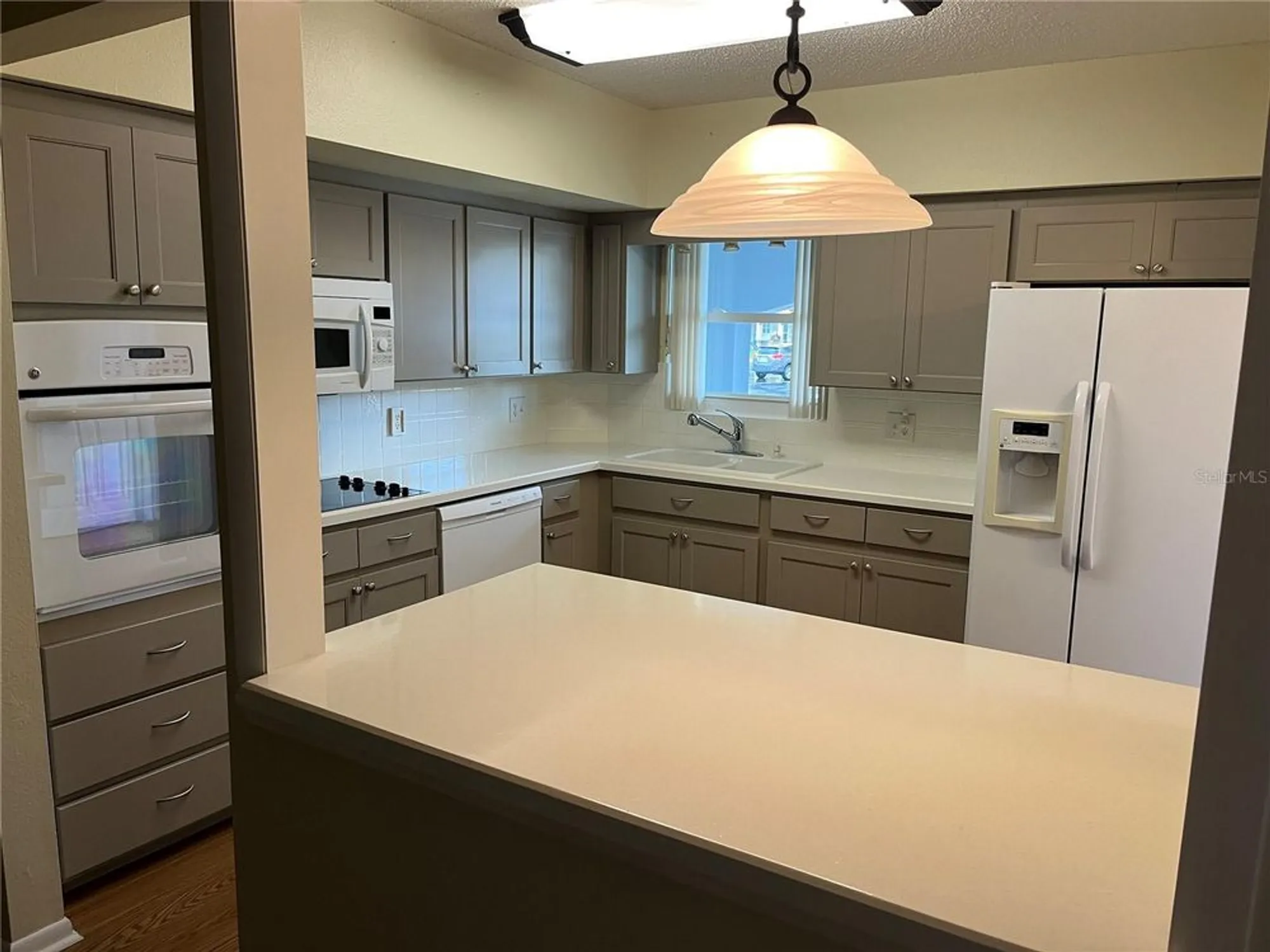 Property Slideshow image 7 of 53 | 2410 franciscan dr 18, Clearwater, FL, 33763