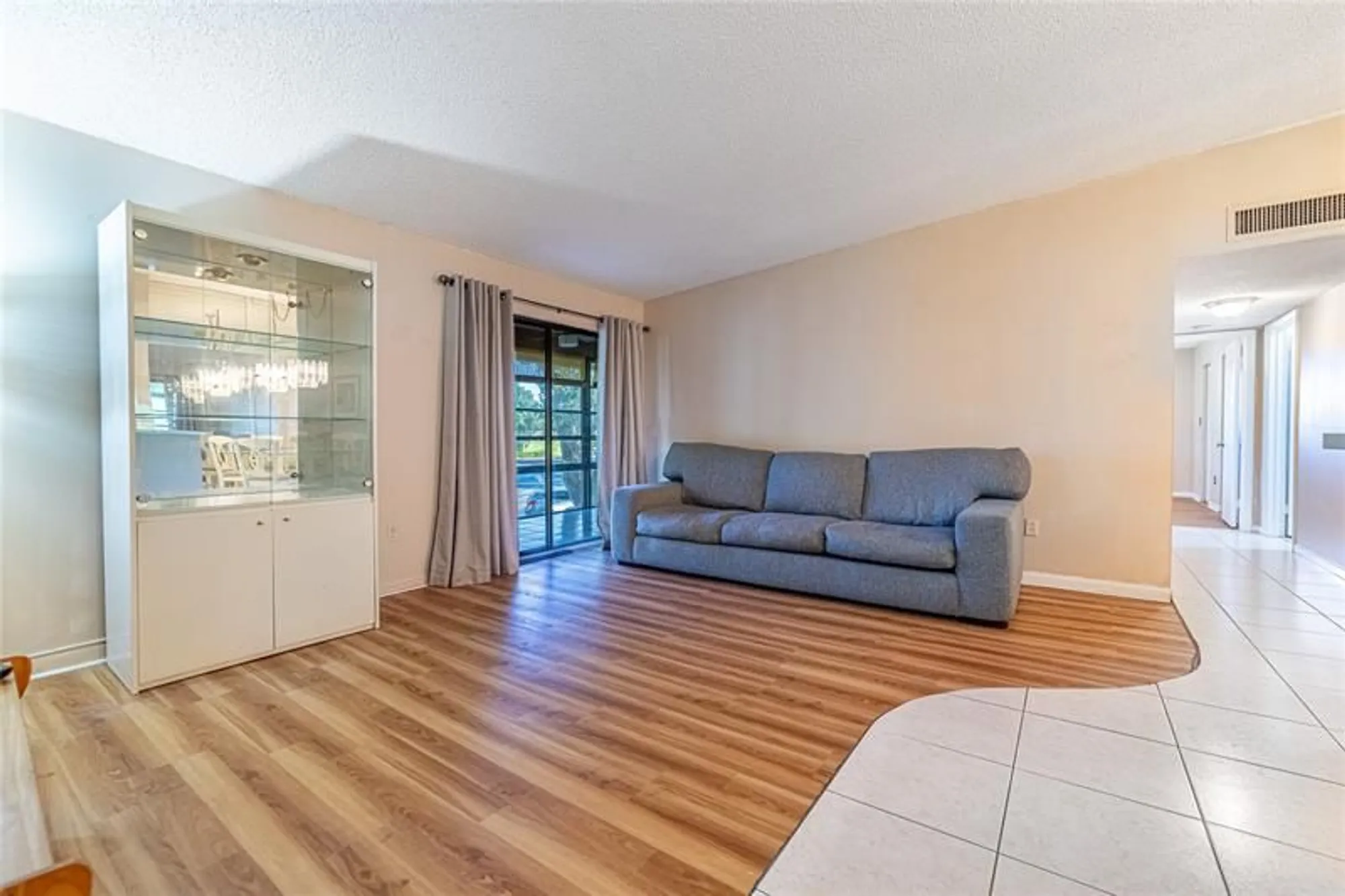 Property Slideshow image 7 of 29 | 9998 n belfort cir # 9998, Tamarac, FL, 33321