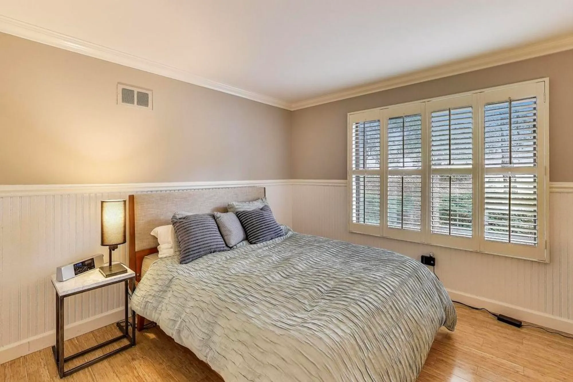 Property Slideshow image 14 of 24 | 220 thornhill ln d, Lake Barrington, IL, 60010