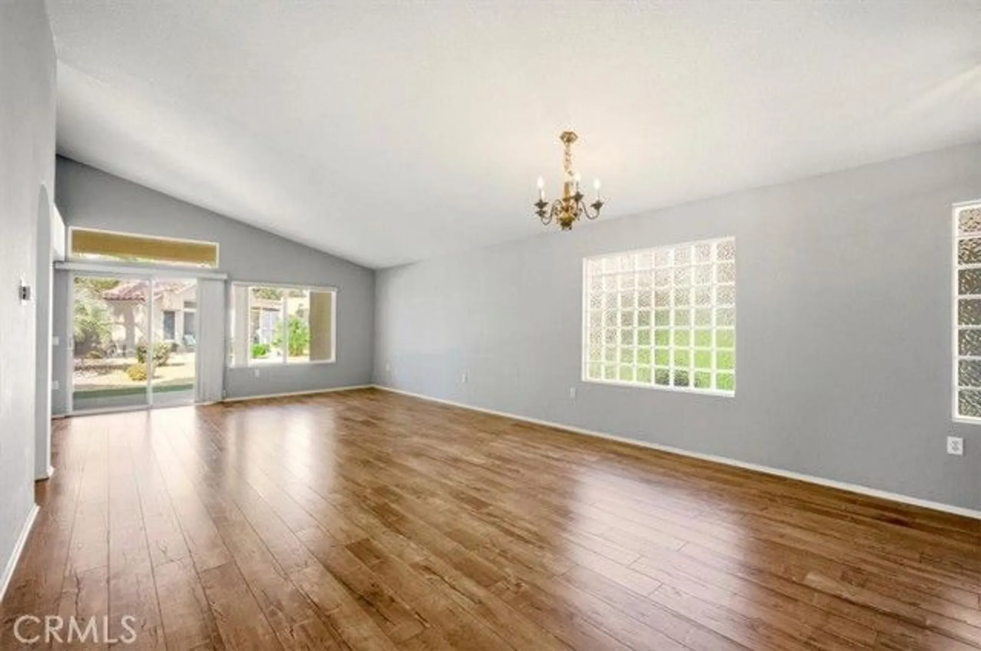 Property Slideshow image 8 of 36 | 19146 oak st, Apple Valley, CA, 92308