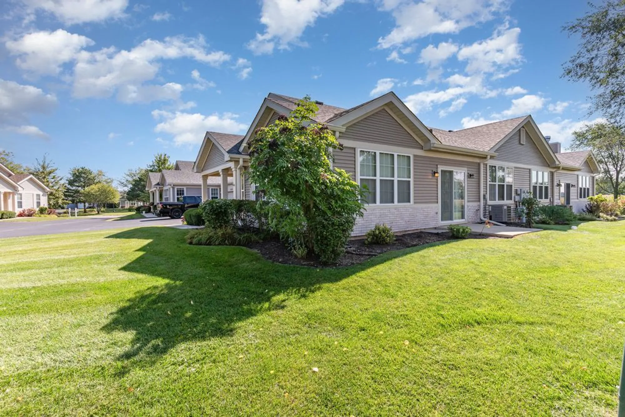 Property Slideshow image 21 of 25 | 16416 crescent lake ct, Crest Hill, IL, 60403
