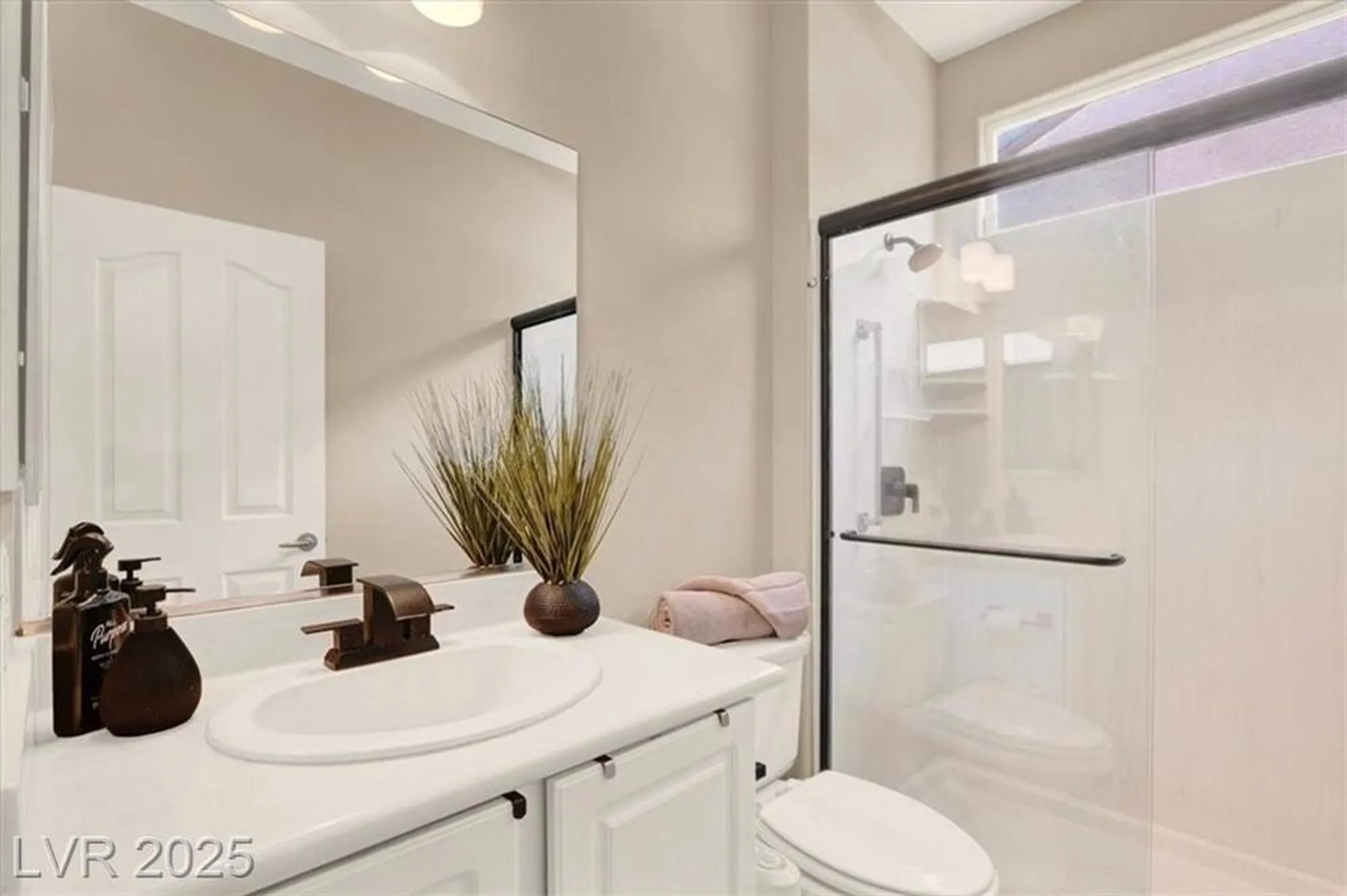 Property Slideshow image 18 of 68 | 3048 brownbirds nest dr, Henderson, NV, 89052