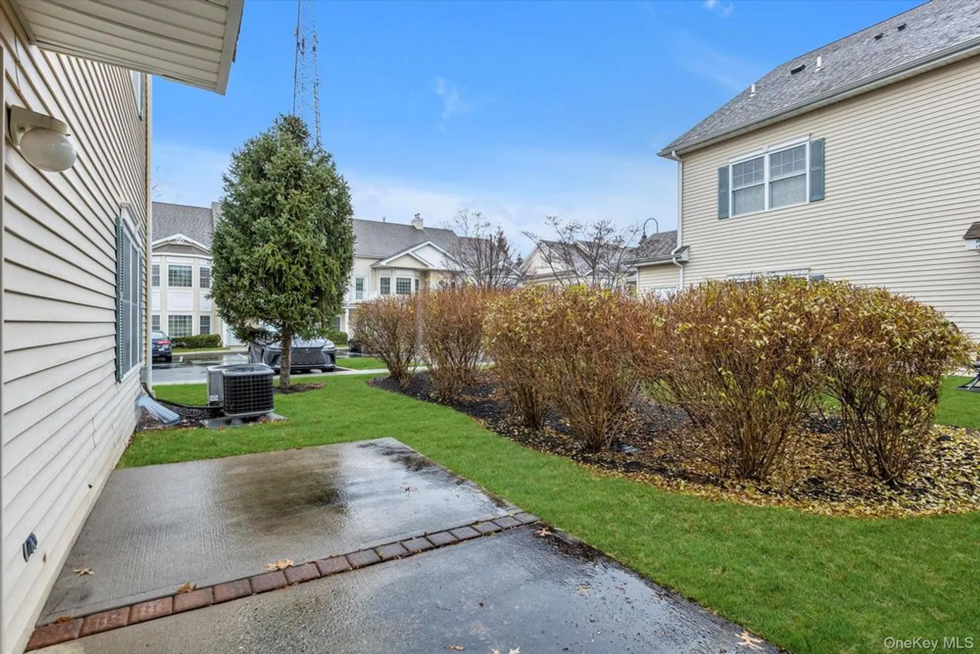 Property Slideshow image 17 of 24 | 119 autumn dr, Plainview, NY, 11803
