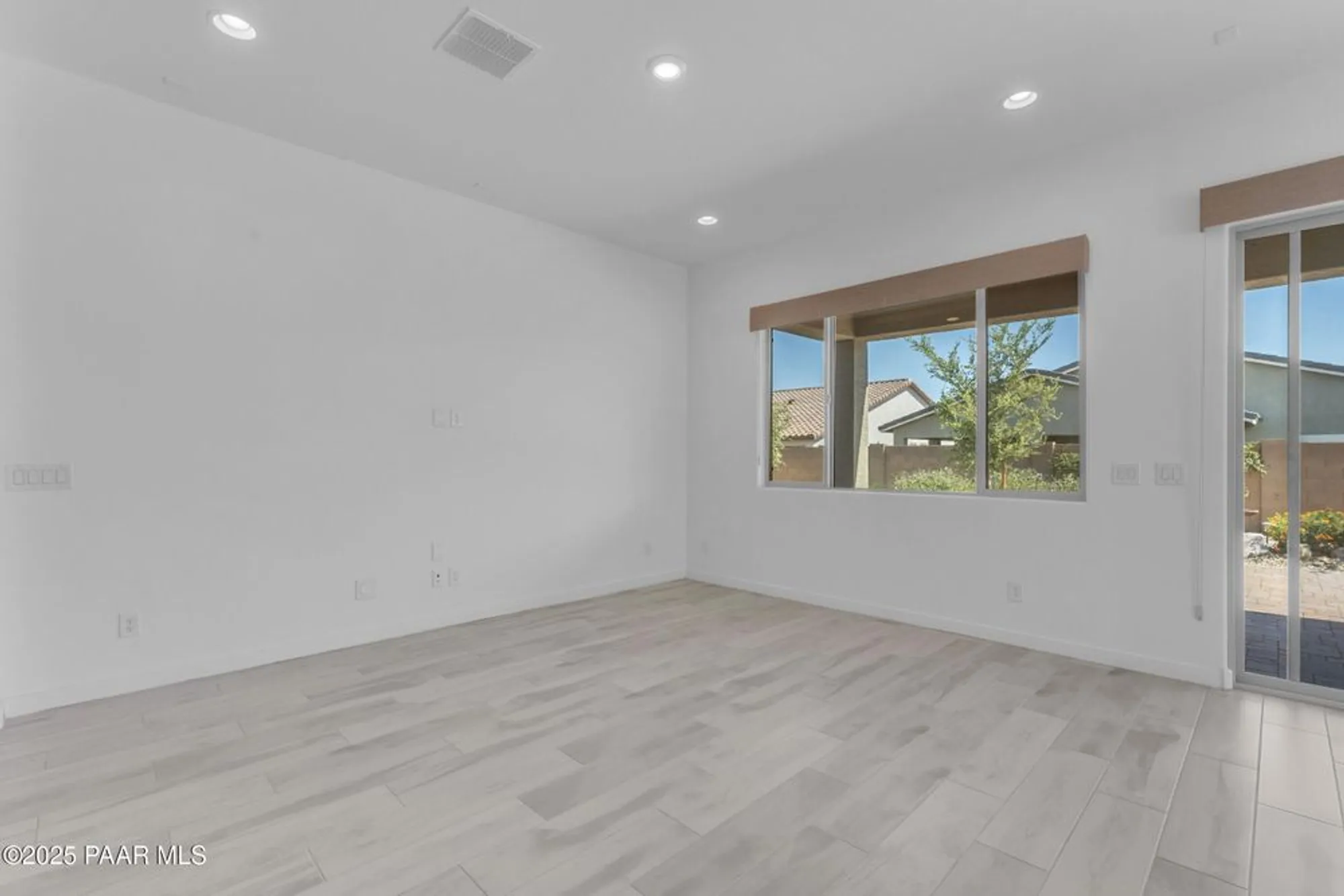 Property Slideshow image 13 of 71 | 24711 n 174th ln, Surprise, AZ, 85387