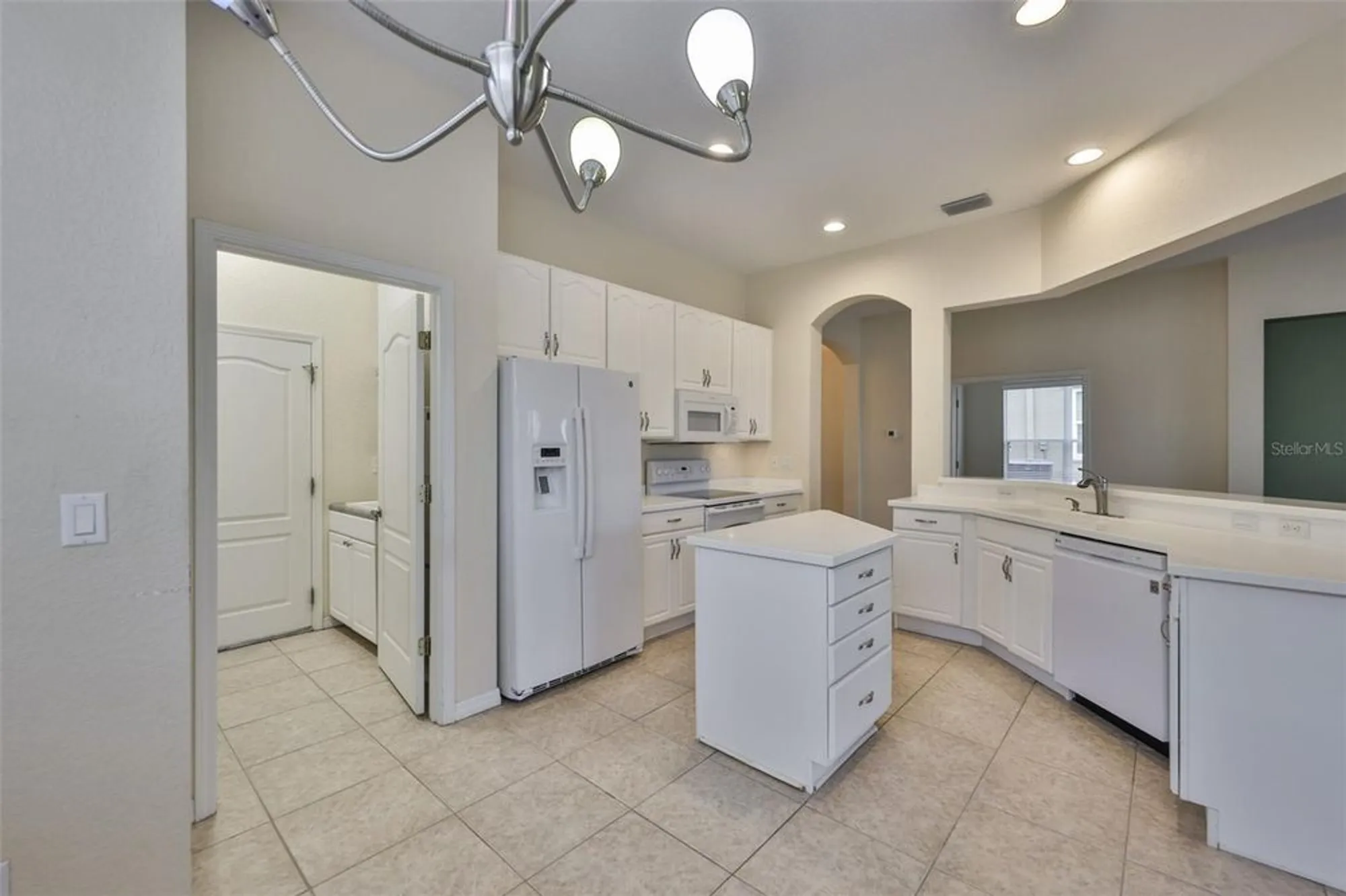 Property Slideshow image 13 of 41 | 1043 regal manor way, Sun City Center, FL, 33573