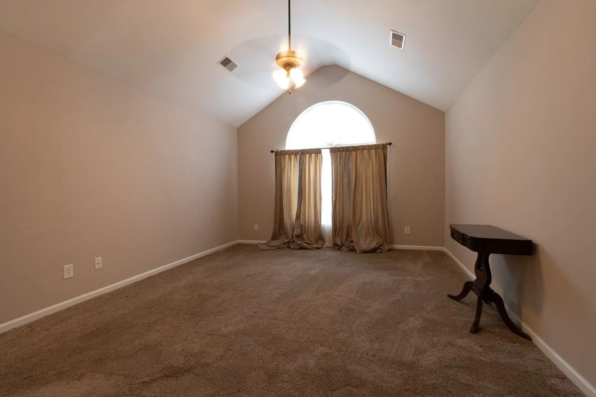 Property Slideshow image 23 of 29 | 825 s browns ln 1301, Gallatin, TN, 37066