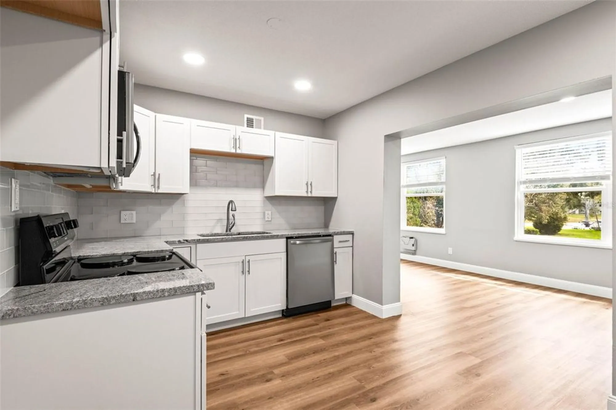 Property Slideshow image 15 of 32 | 2041 australia way 35, Clearwater, FL, 33763