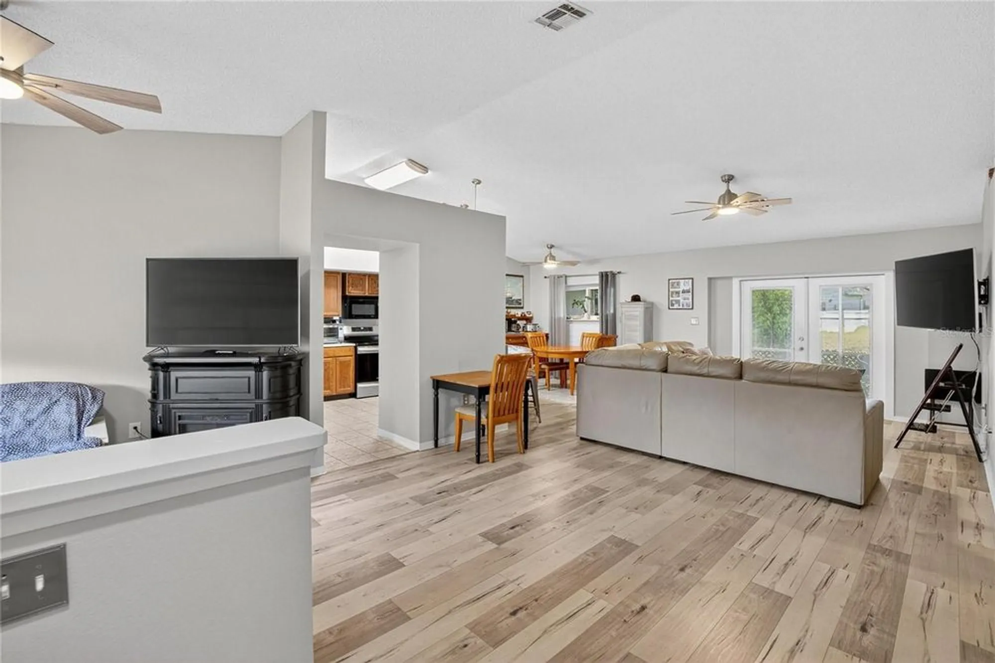 Property Slideshow image 8 of 71 | 6132 magpie dr, Lakeland, FL, 33809