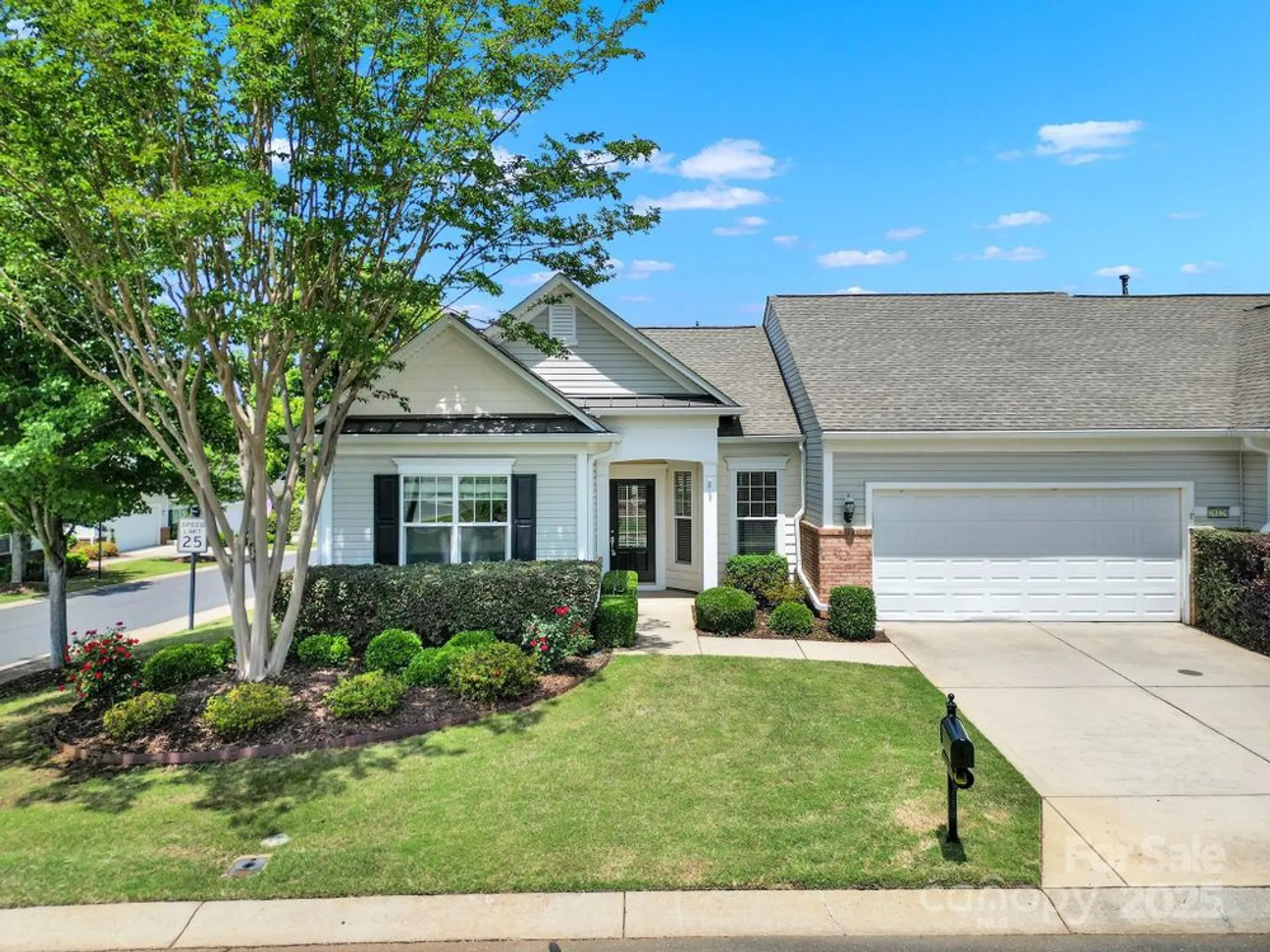 Property Slideshow image 25 of 41 | 28129 song sparrow ln, Fort Mill, SC, 29707