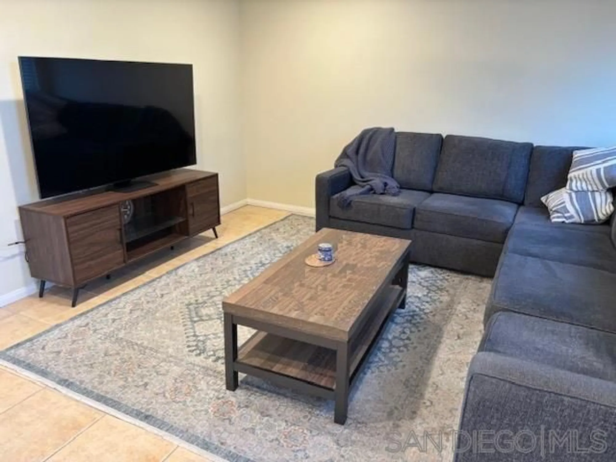 Property Slideshow image 7 of 54 | 3651 north way, Oceanside, CA, 92056