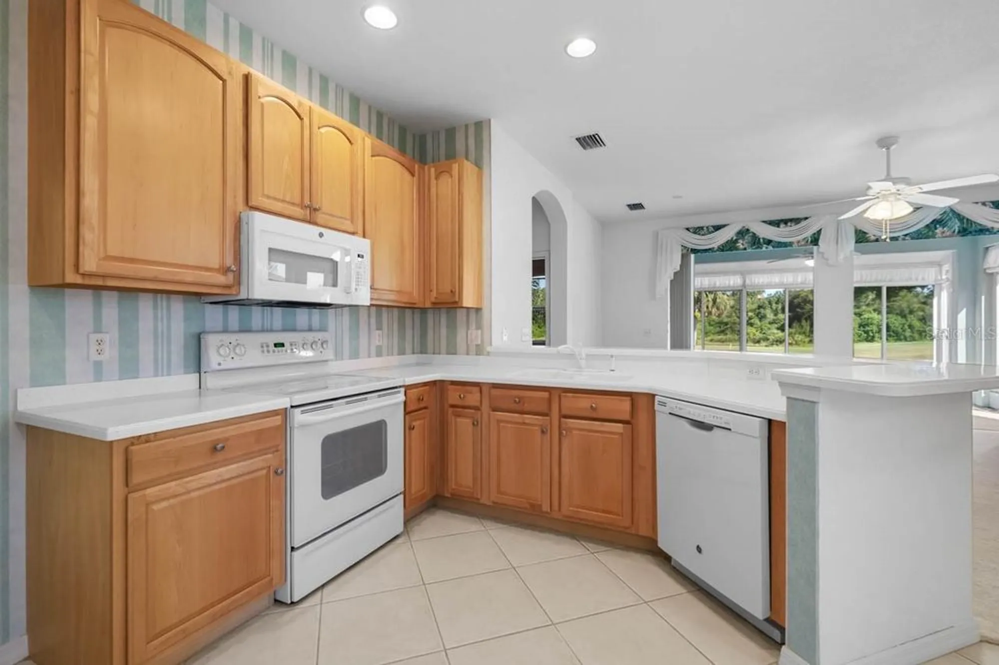 Property Slideshow image 5 of 63 | 1226 lyndhurst greens dr, Sun City Center, FL, 33573