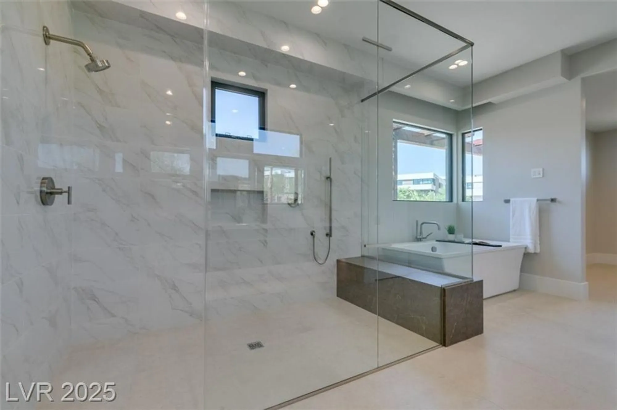 Property Slideshow image 33 of 48 | 40 reflection shores ln, Henderson, NV, 89011