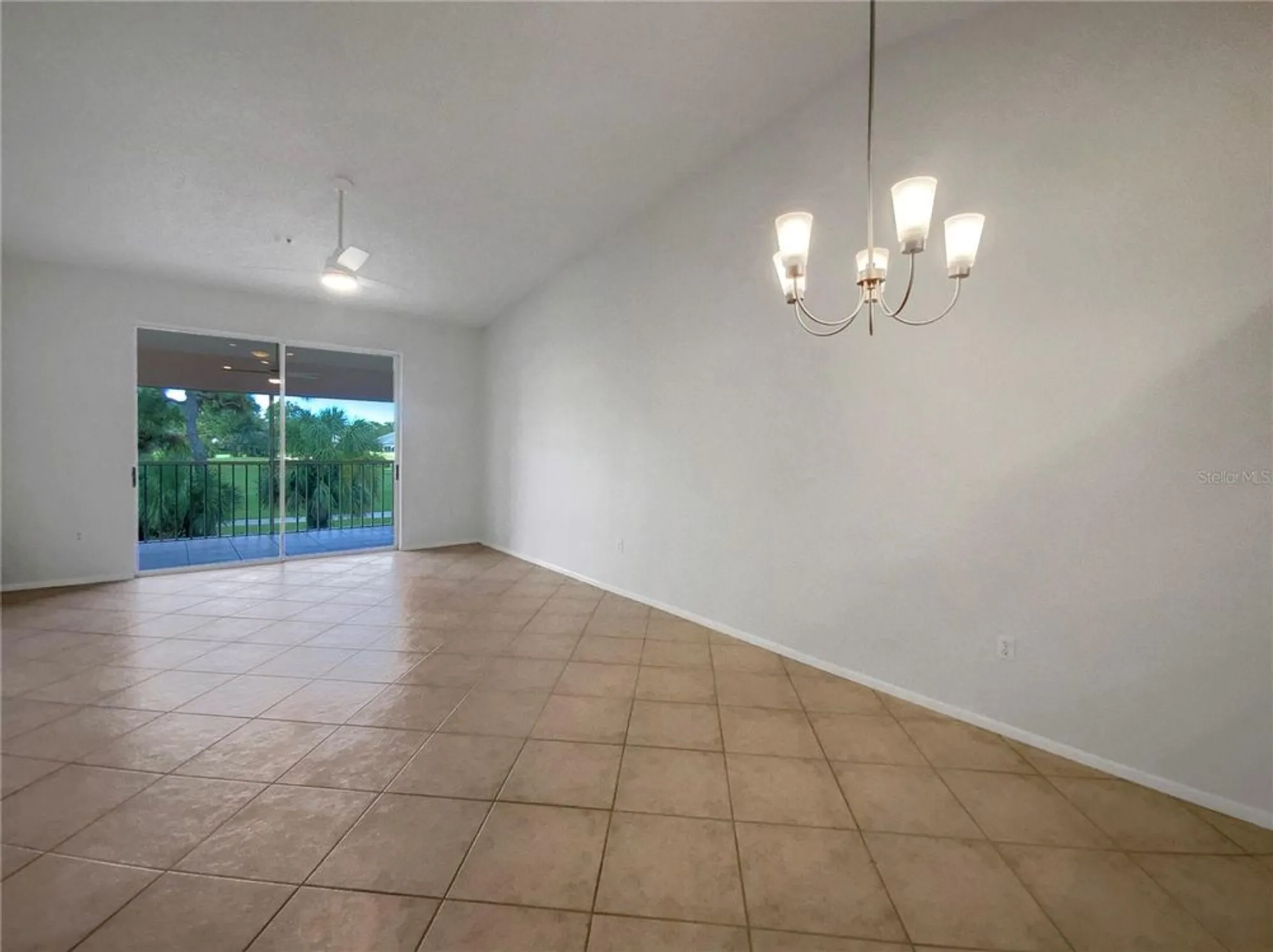 Property Slideshow image 3 of 20 | 6904 drewrys blf 810, Bradenton, FL, 34203