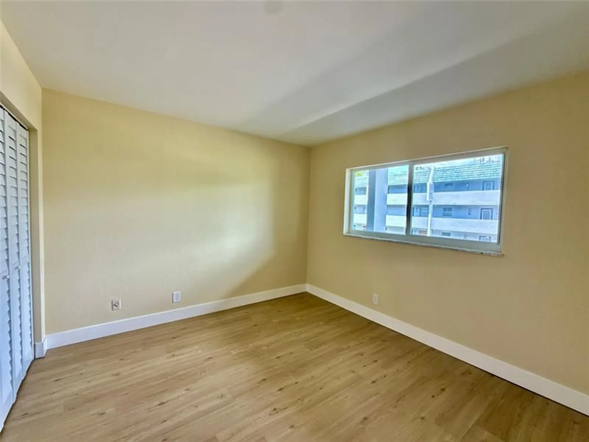 Property Slideshow image 16 of 19 | 7887 golf circle dr 211, Margate, FL, 33063