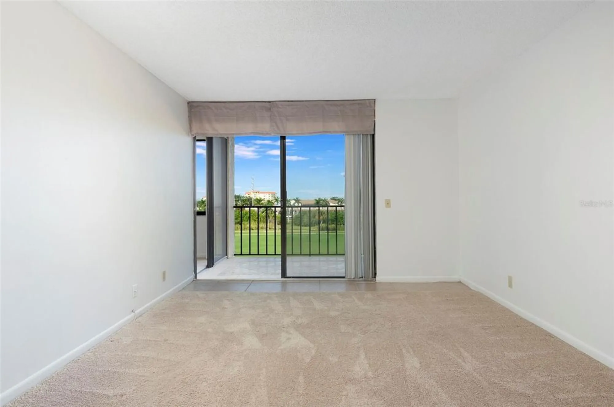 Property Slideshow image 12 of 27 | 6104 palma del mar blvd s apt 405, Saint Petersburg, FL, 33715