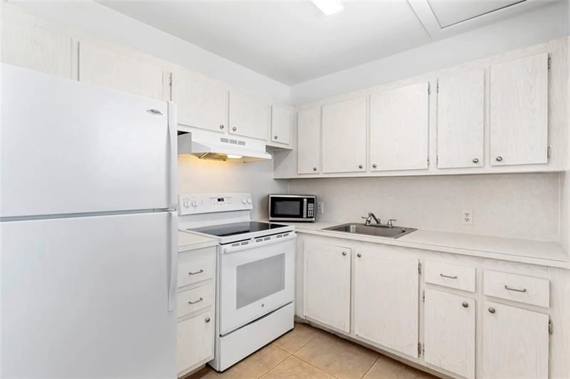 Property Slideshow image 12 of 26 | 410 fanshaw j # 410, Boca Raton, FL, 33434