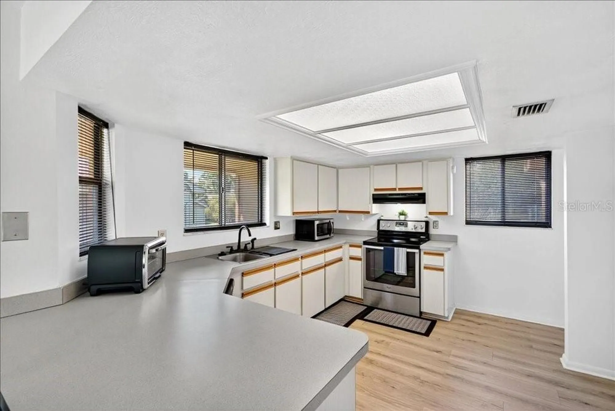 Property Slideshow image 12 of 37 | 133 blue heron dr d, Daytona Beach, FL, 32119