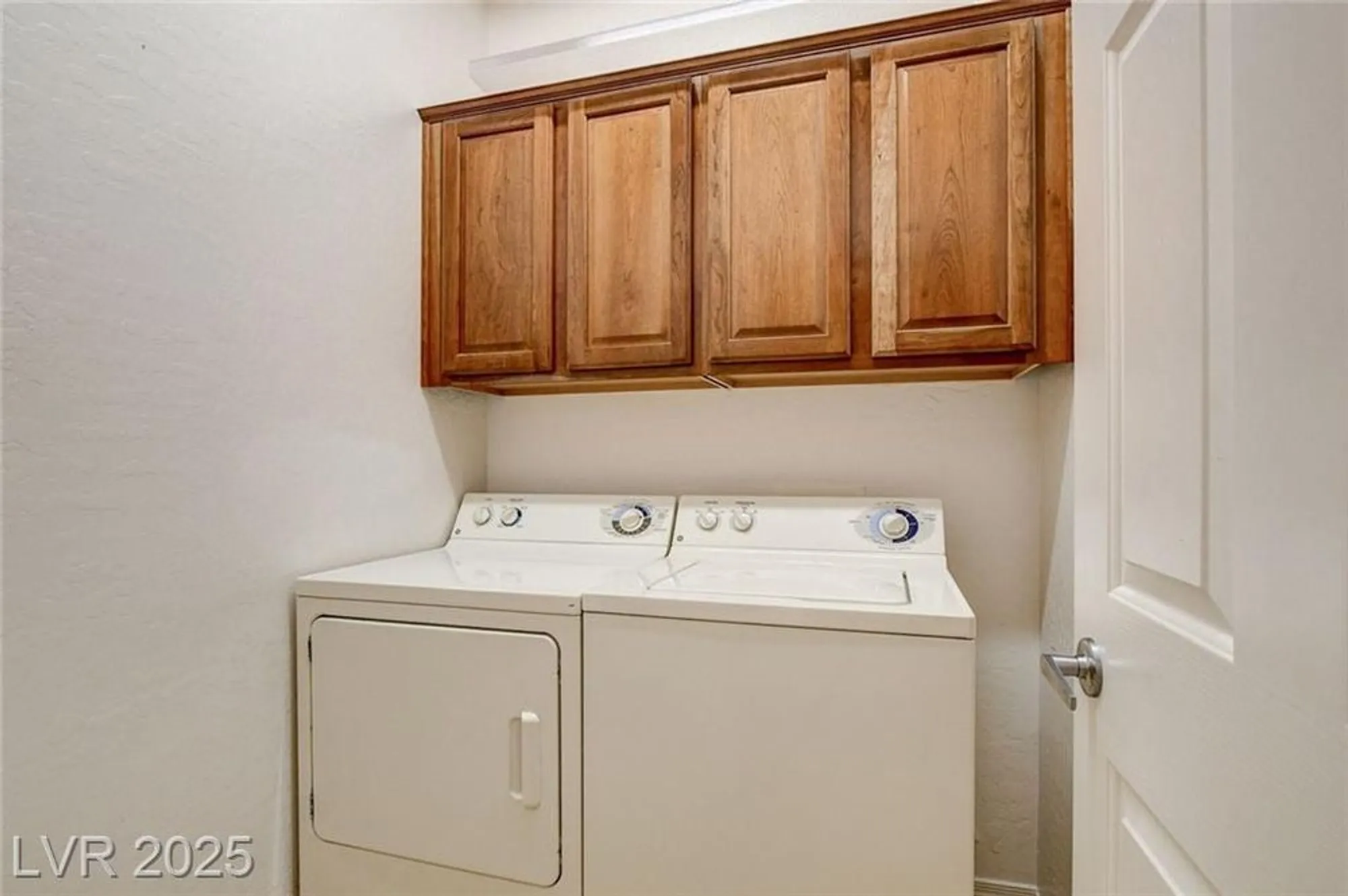 Property Slideshow image 28 of 48 | 2421 willow wren dr, North Las Vegas, NV, 89084
