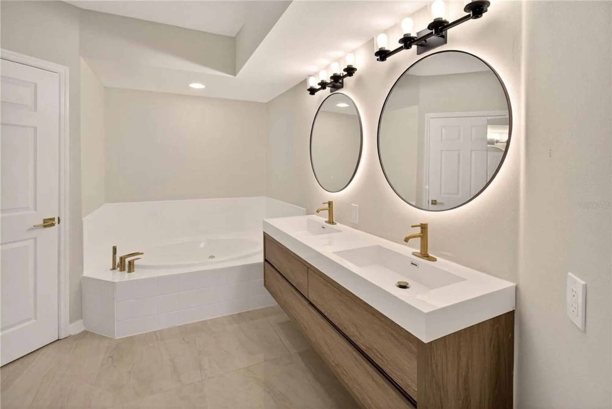 Property Slideshow image 41 of 59 | 5430 eagles point cir 202, Sarasota, FL, 34231