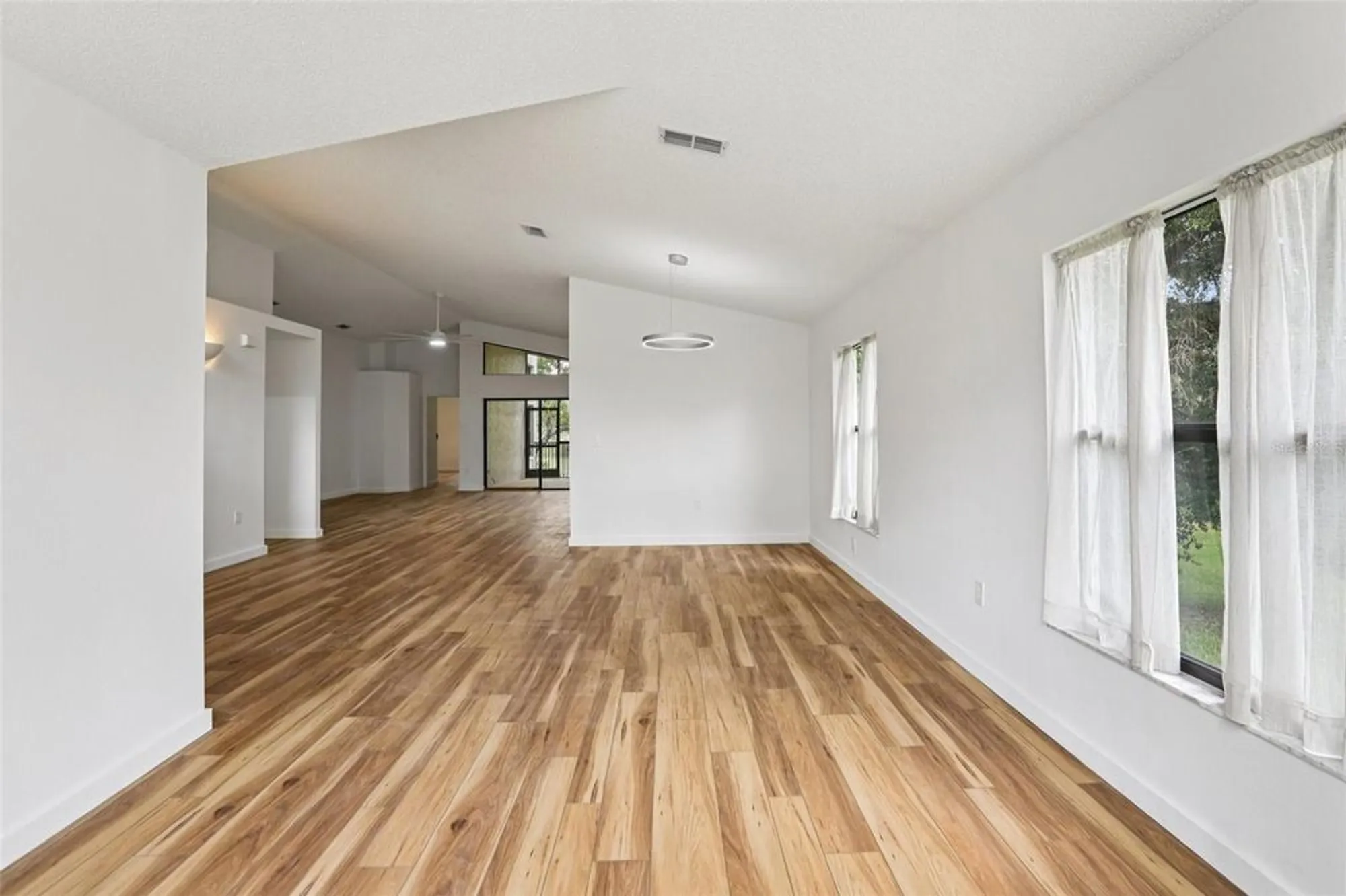 Property Slideshow image 16 of 32 | 533 bent oak ct, Spring Hill, FL, 34609