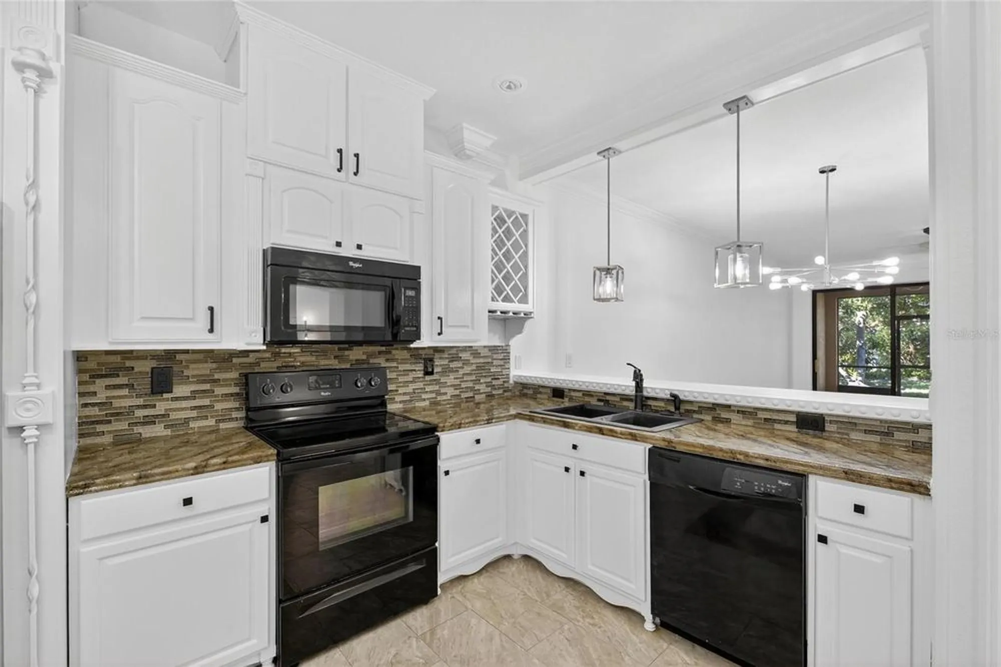 Property Slideshow image 11 of 36 | 329 seneca falls dr, Apollo Beach, FL, 33572