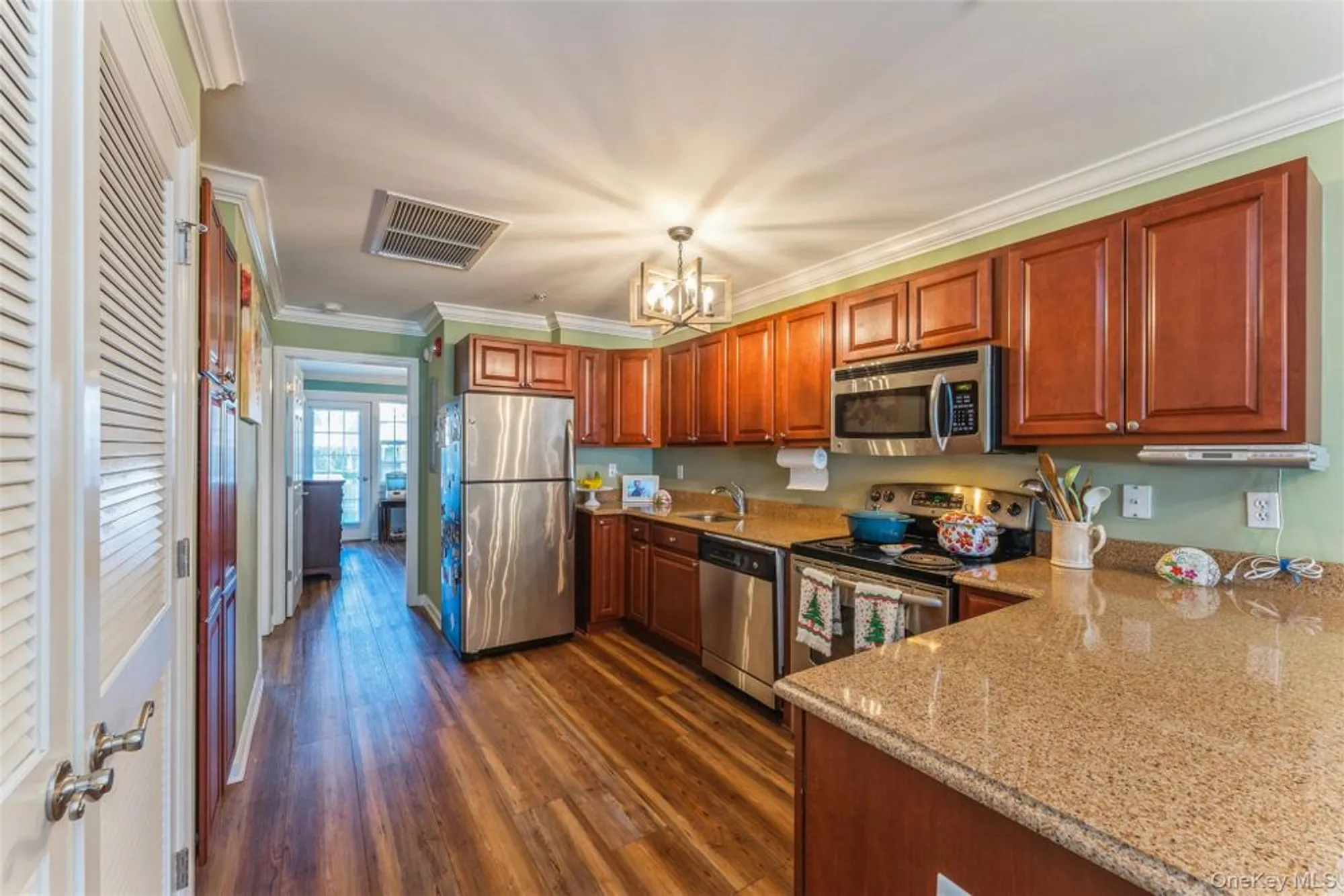 Property Slideshow image 15 of 31 | 1207 willow ln, Valley Stream, NY, 11580