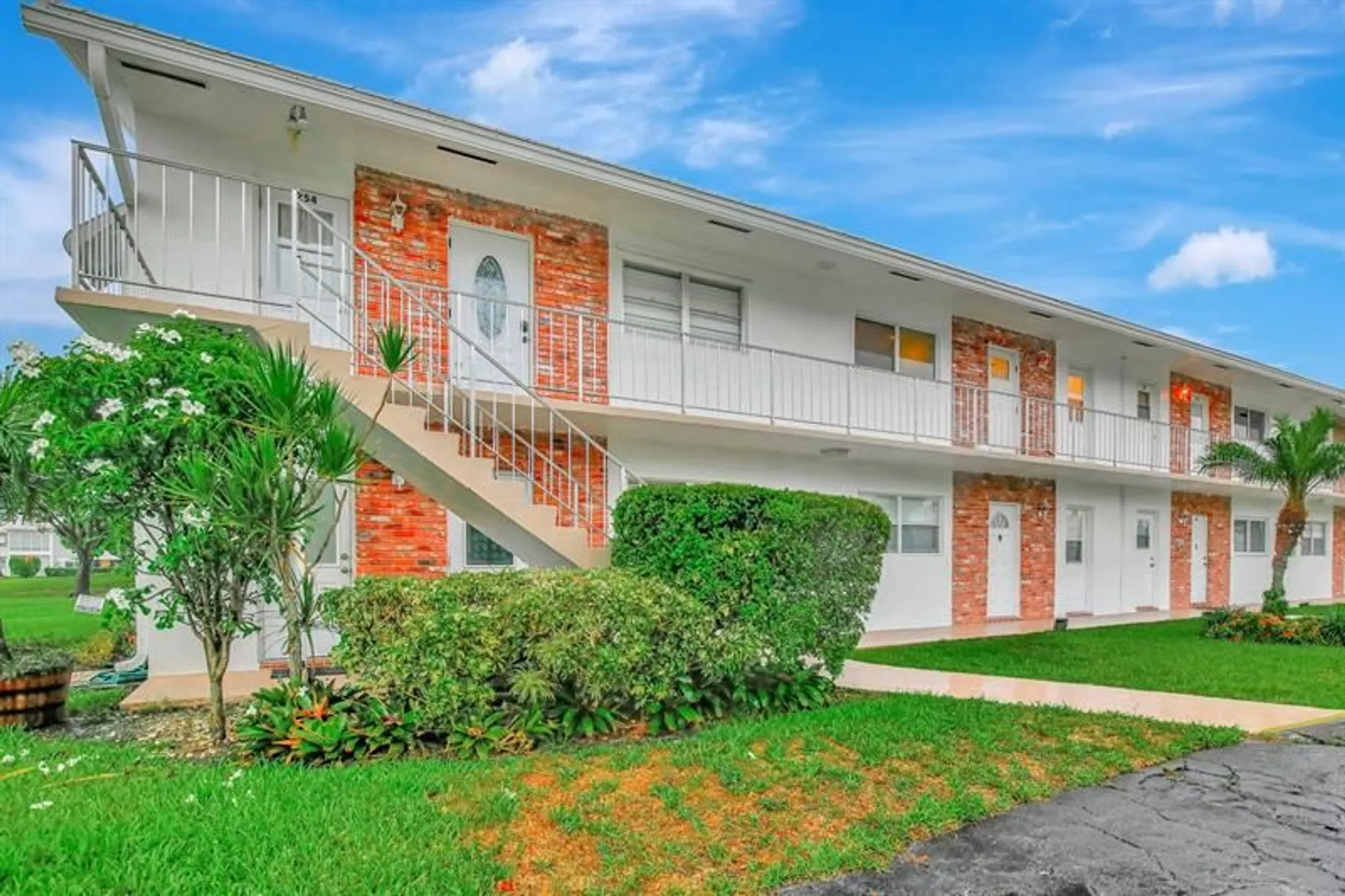 Property Slideshow image 2 of 30 | 2650 w golf blvd apt 255, Pompano Beach, FL, 33064