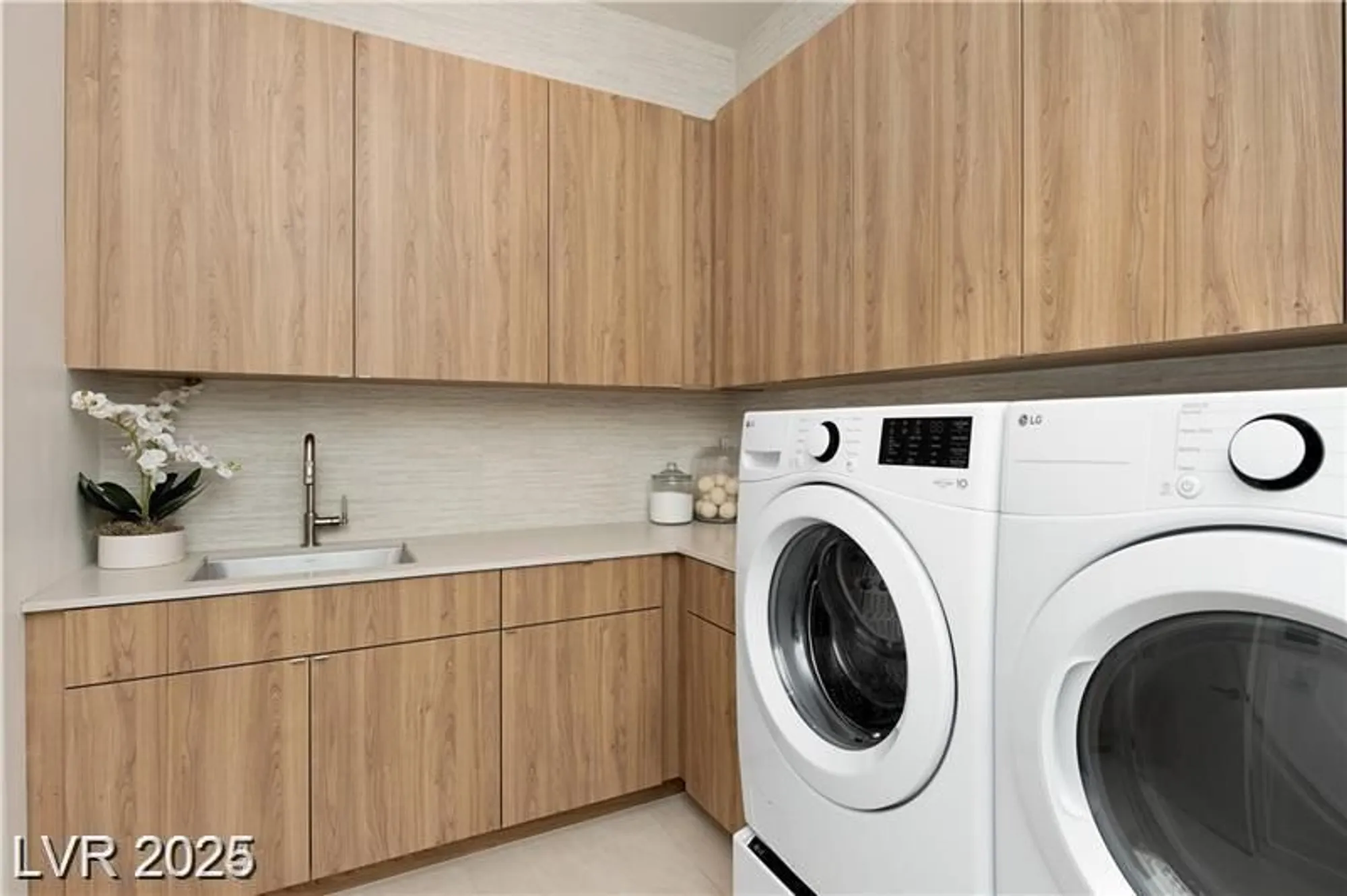 Property Slideshow image 16 of 16 | 105 still shores st, Henderson, NV, 89011