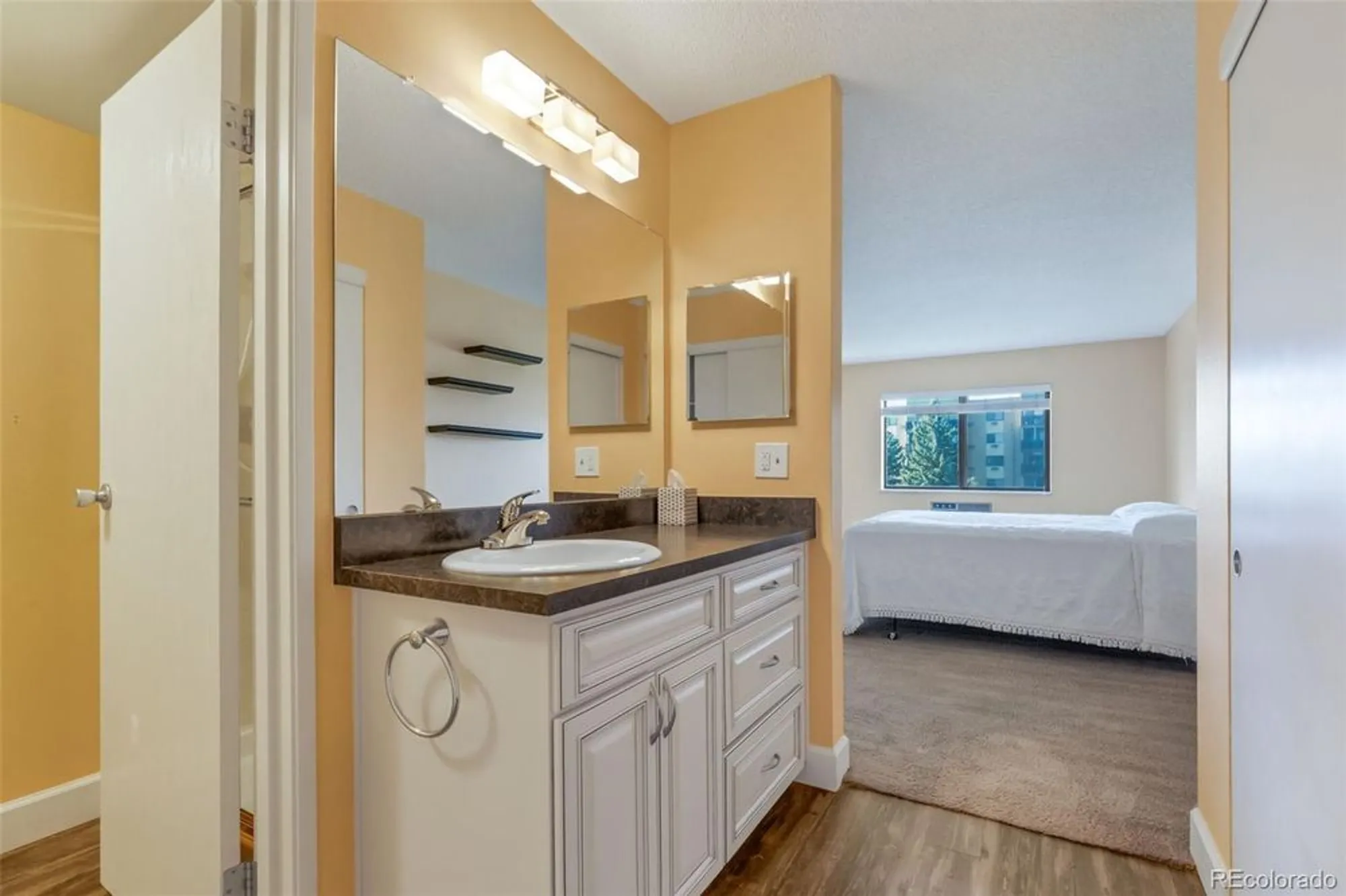 Property Slideshow image 17 of 45 | 14102 e linvale pl apt 403, Aurora, CO, 80014
