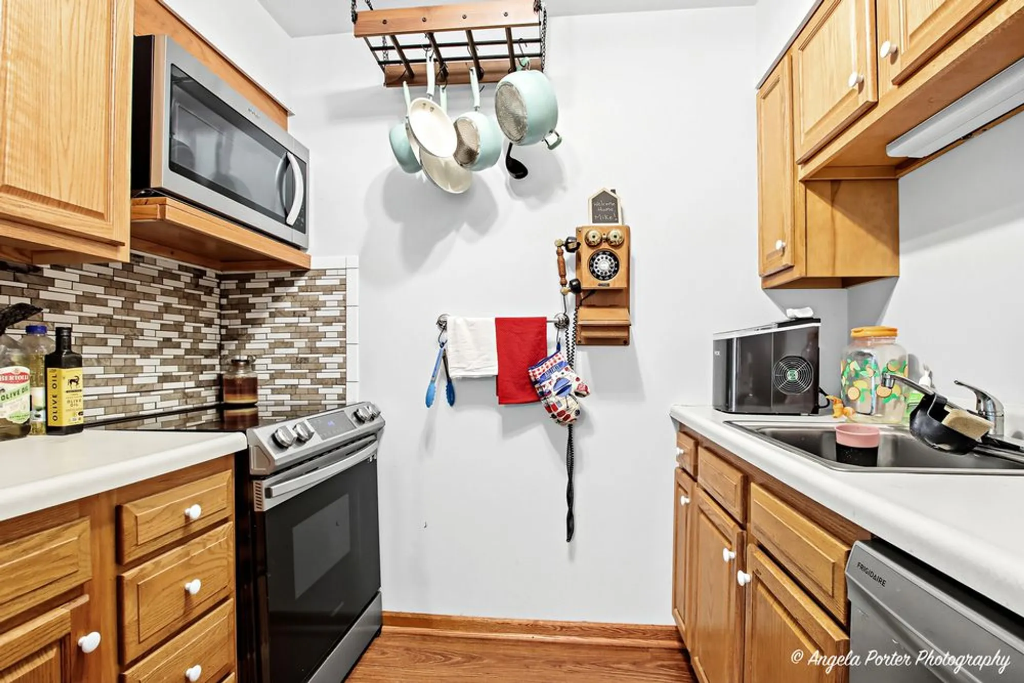Property Slideshow image 8 of 26 | 7314 chevy chase ct, Fox Lake, IL, 60020