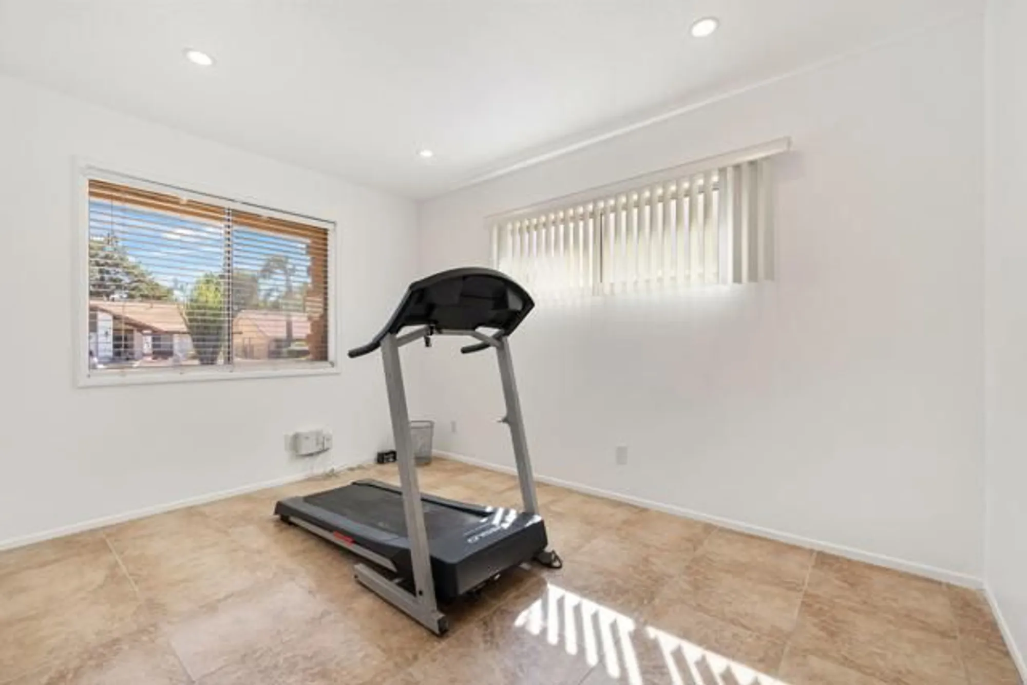 Property Slideshow image 24 of 40 | 2050 silver oak way, Hemet, CA, 92545