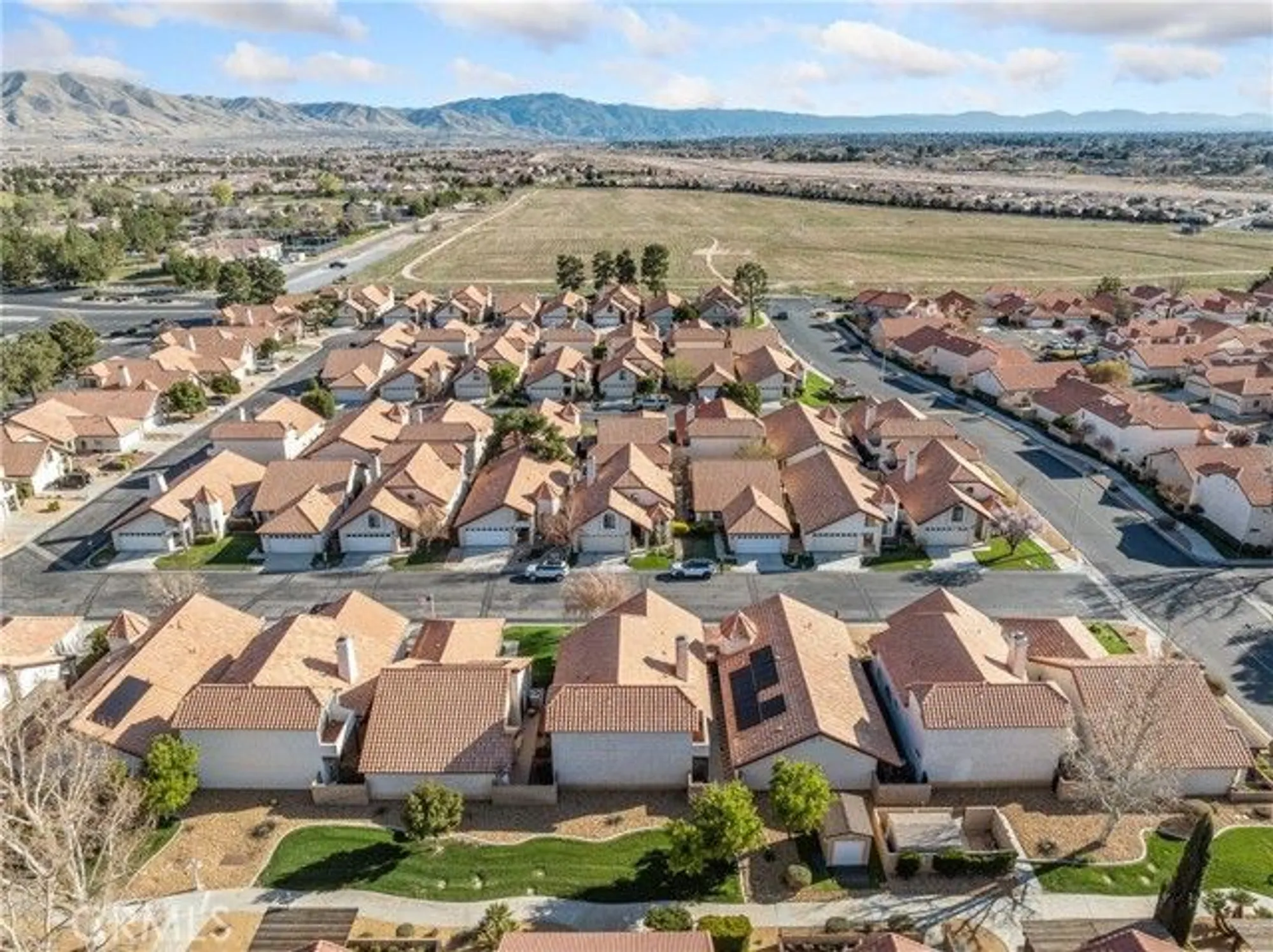 Property Slideshow image 34 of 37 | 19246 pine way, Apple Valley, CA, 92308