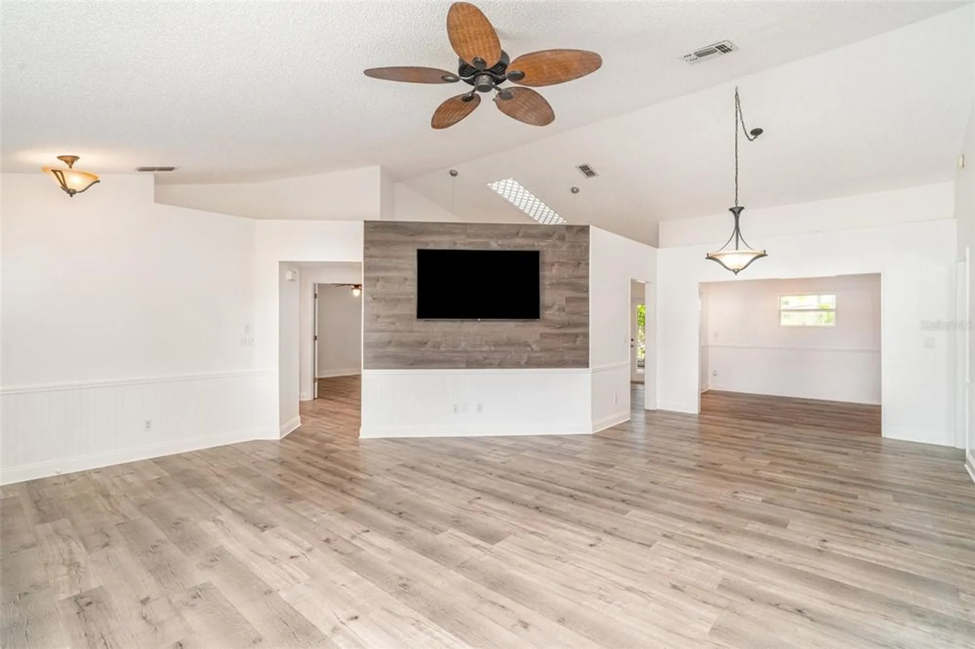 Property Slideshow image 6 of 31 | 2048 berry roberts dr, Sun City Center, FL, 33573