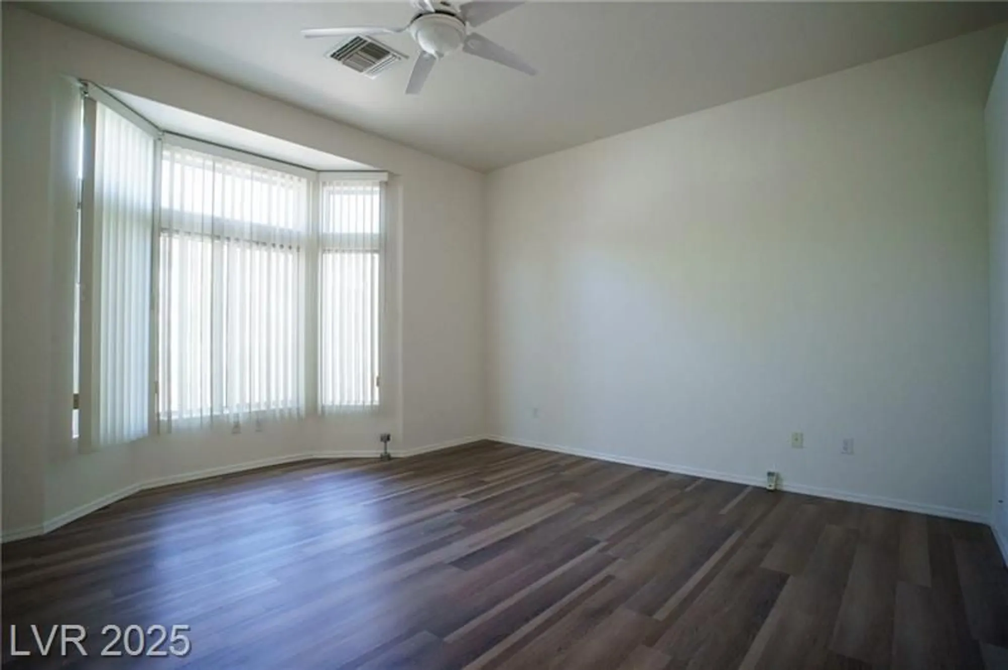 Property Slideshow image 22 of 32 | 10520 shoalhaven dr, Las Vegas, NV, 89134