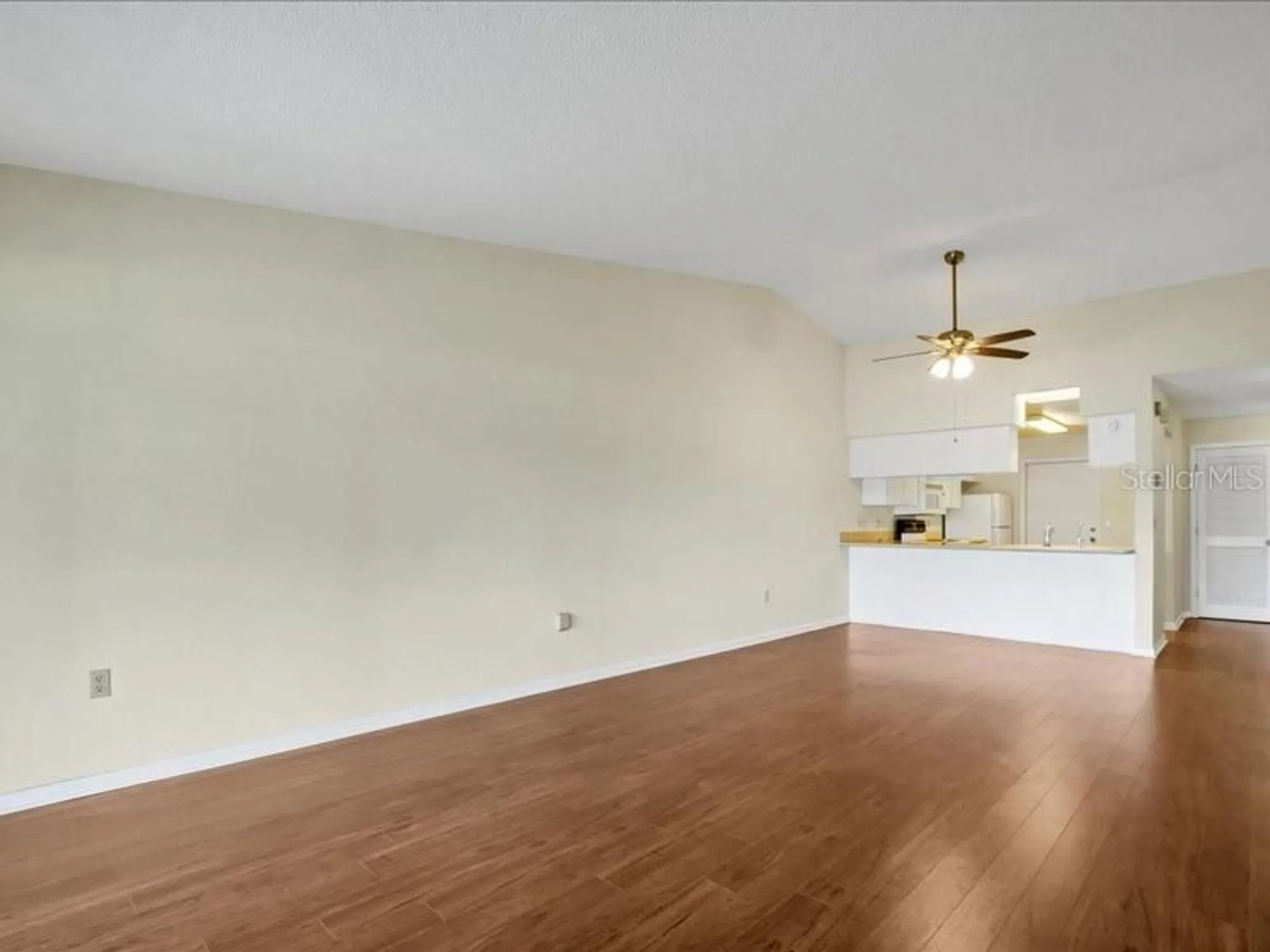 Property Slideshow image 5 of 36 | 1585 oakview cir, Winter Haven, FL, 33880