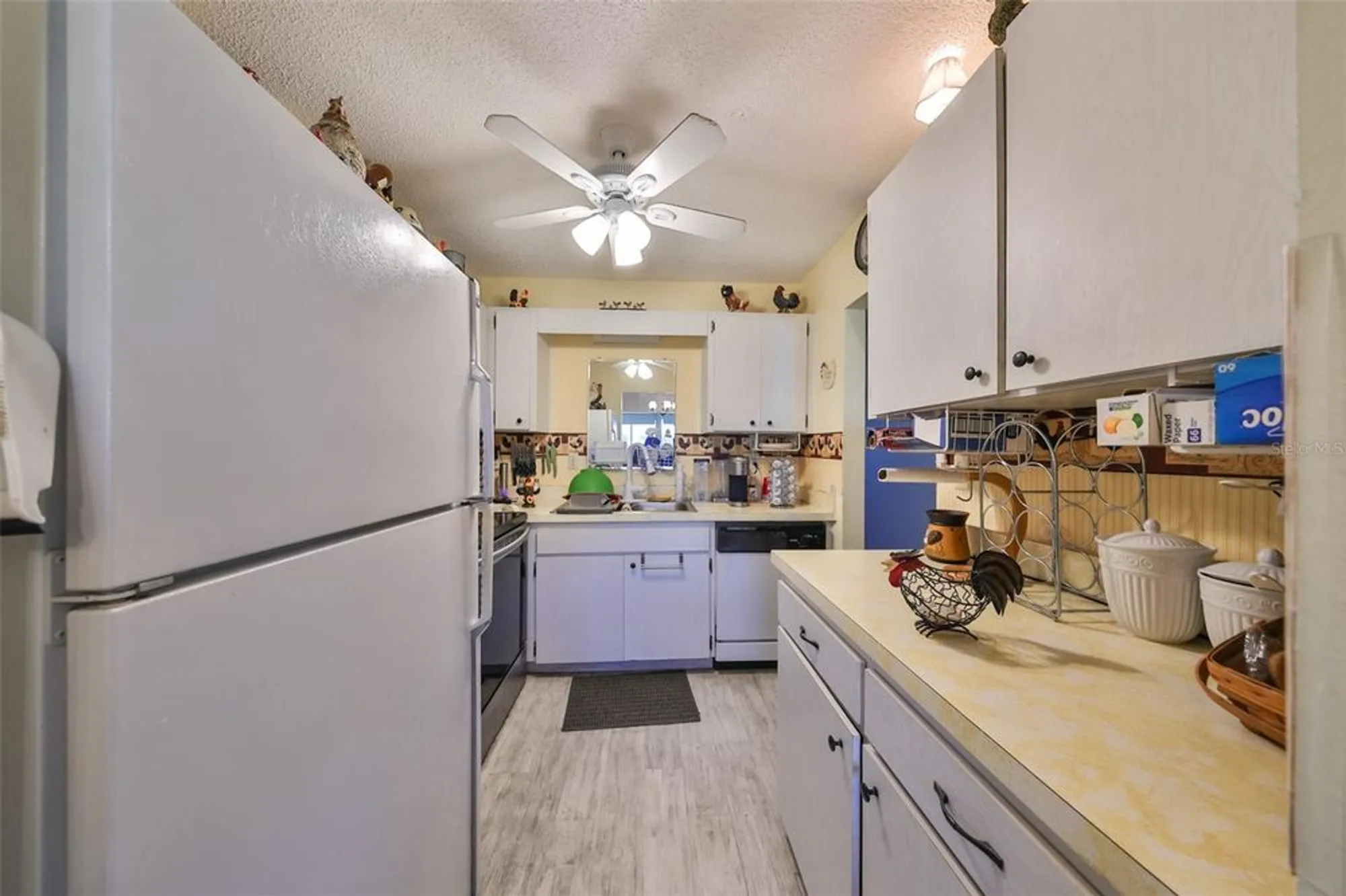 Property Slideshow image 8 of 50 | 1901 canterbury ln 19, Sun City Center, FL, 33573