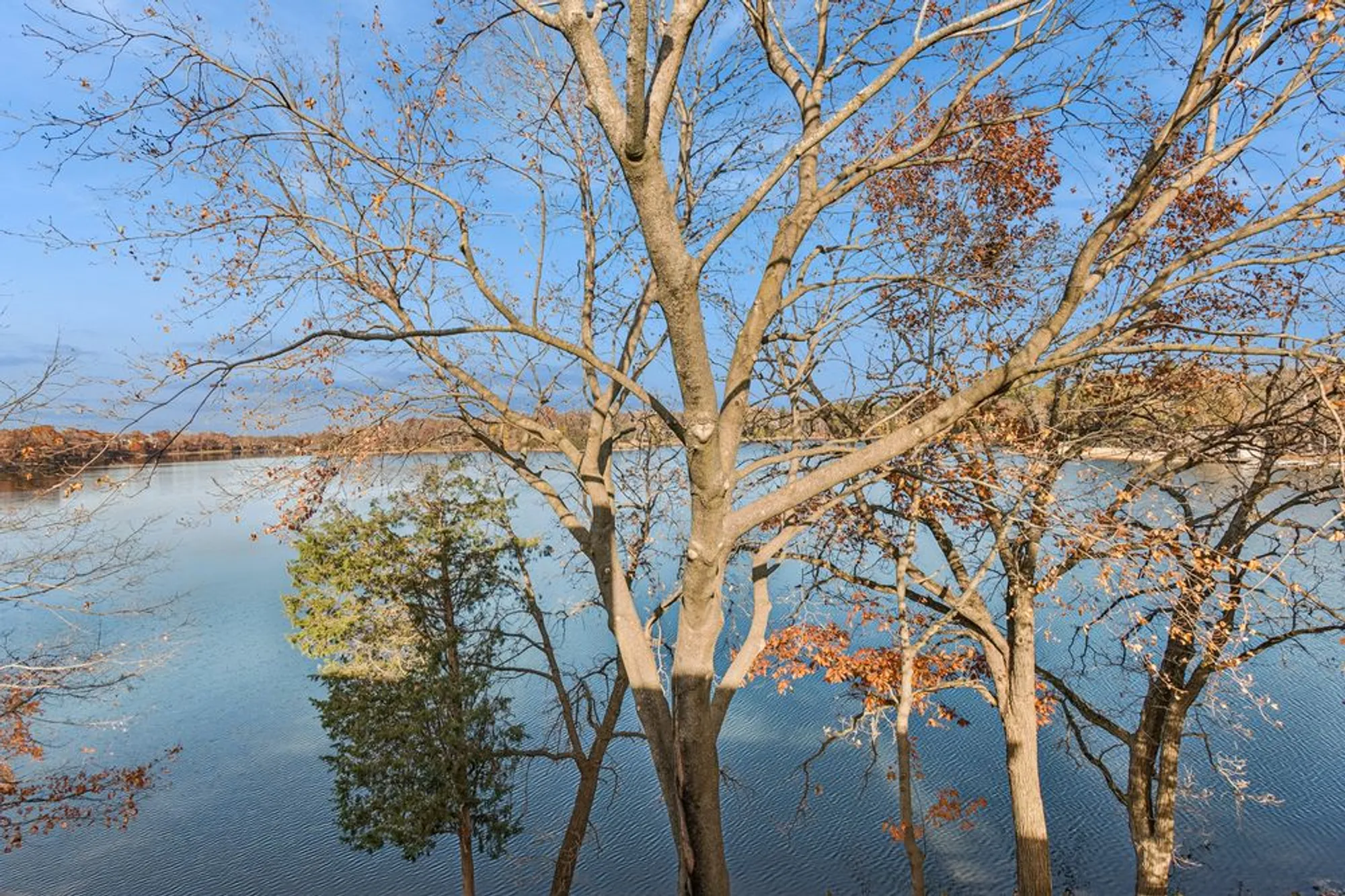 Property Slideshow image 6 of 45 | 33 shoreline rd b, Lake Barrington, IL, 60010