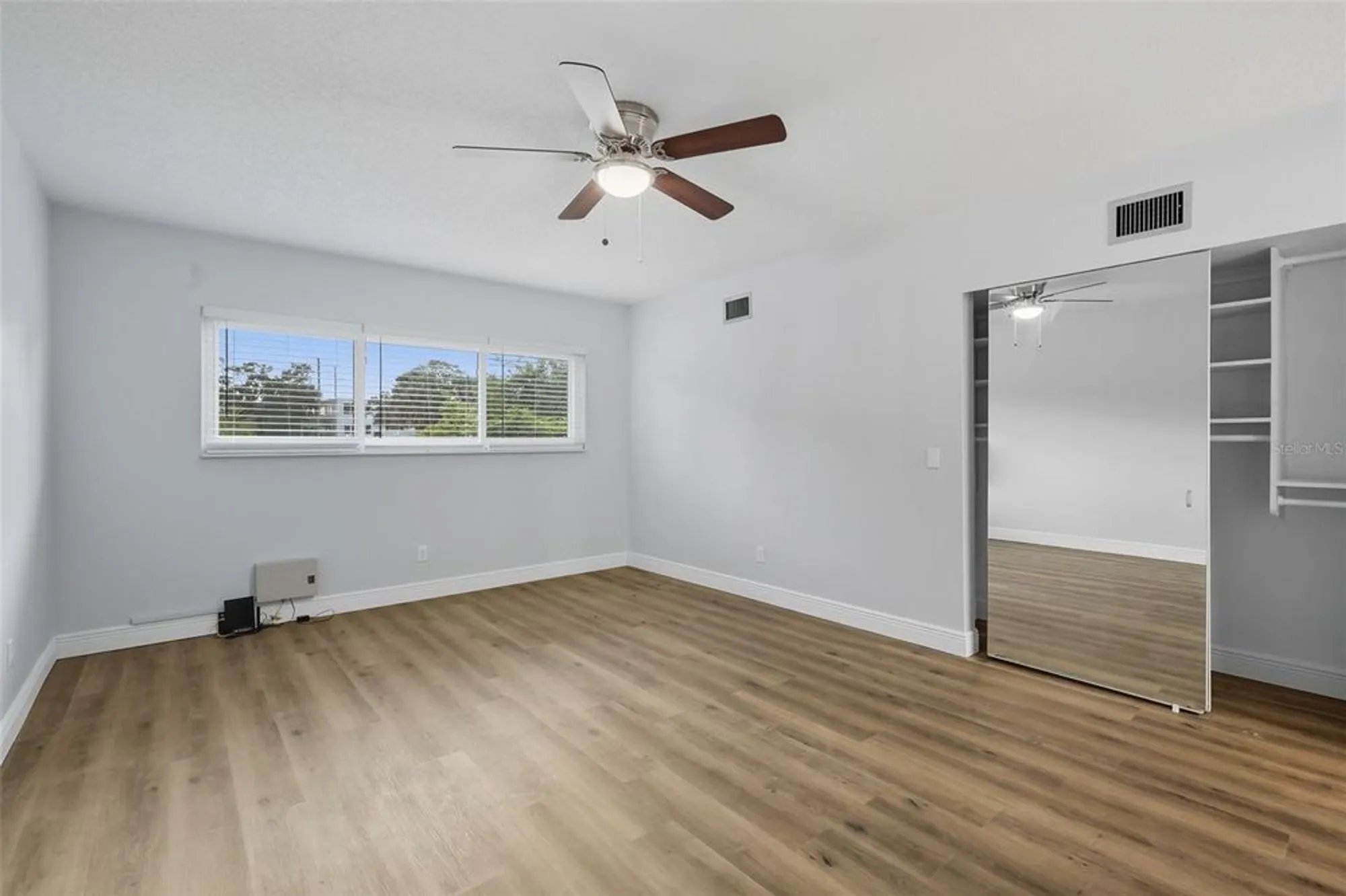 Property Slideshow image 22 of 28 | 2351 irish ln 21, Clearwater, FL, 33763