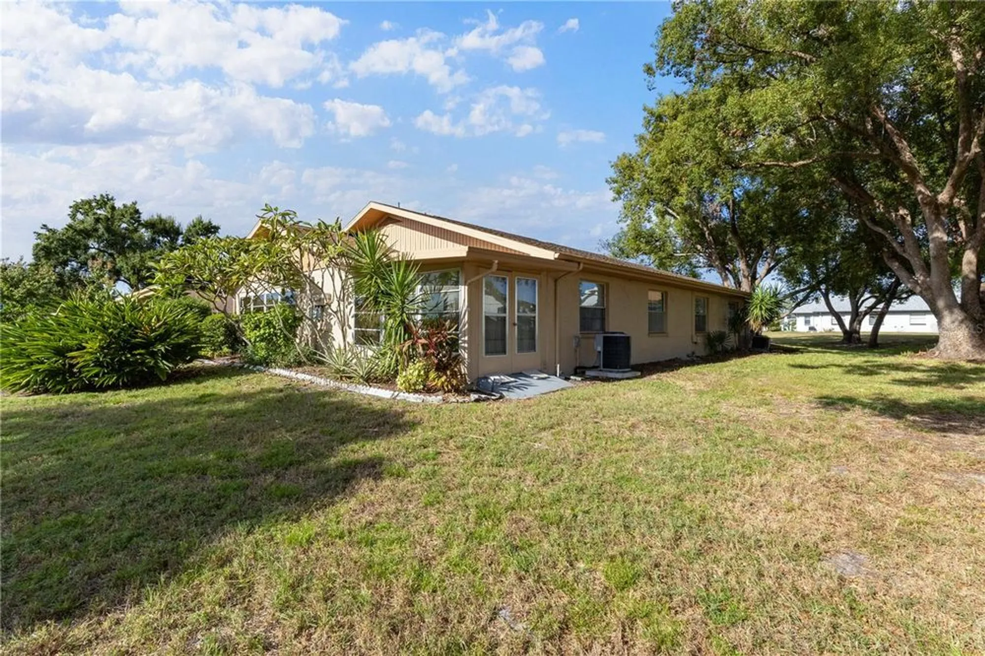 Property Slideshow image 21 of 34 | 409 feltham trl b, Sun City Center, FL, 33573