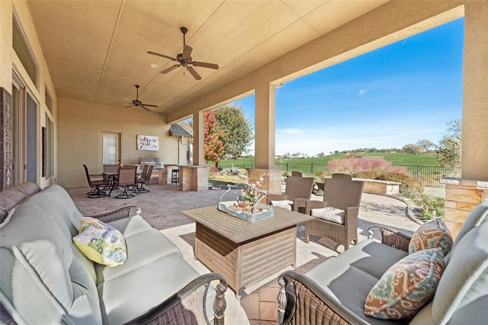 Property Slideshow image 23 of 32 | 11532 southerland dr, Denton, TX, 76207