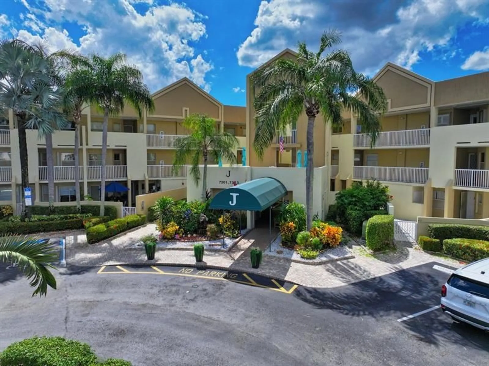 Property Slideshow image 32 of 49 | 7361 granville dr 303, Tamarac, FL, 33321